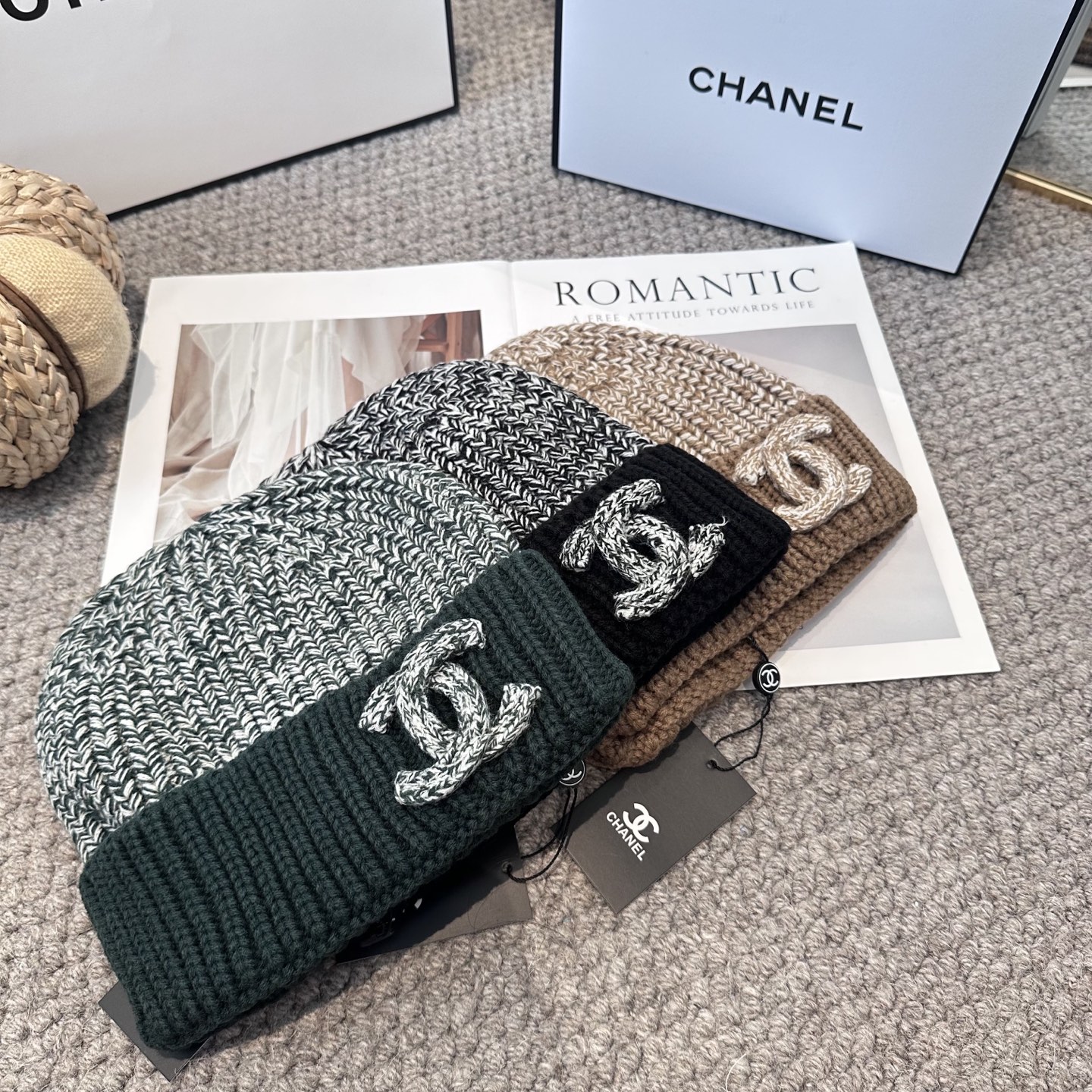  Chanel官网品质香奈儿秋冬网红时尚博主推荐款毛线帽，小红书爆款，手感超柔软舒适的针织线帽，弹性极佳