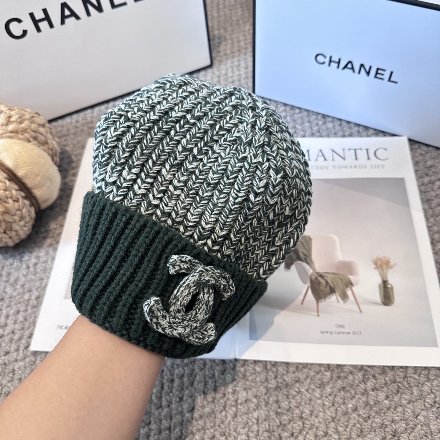  Chanel官网品质香奈儿秋冬网红时尚博主推荐款毛线帽，小红书爆款，手感超柔软舒适的针织线帽，弹性极佳