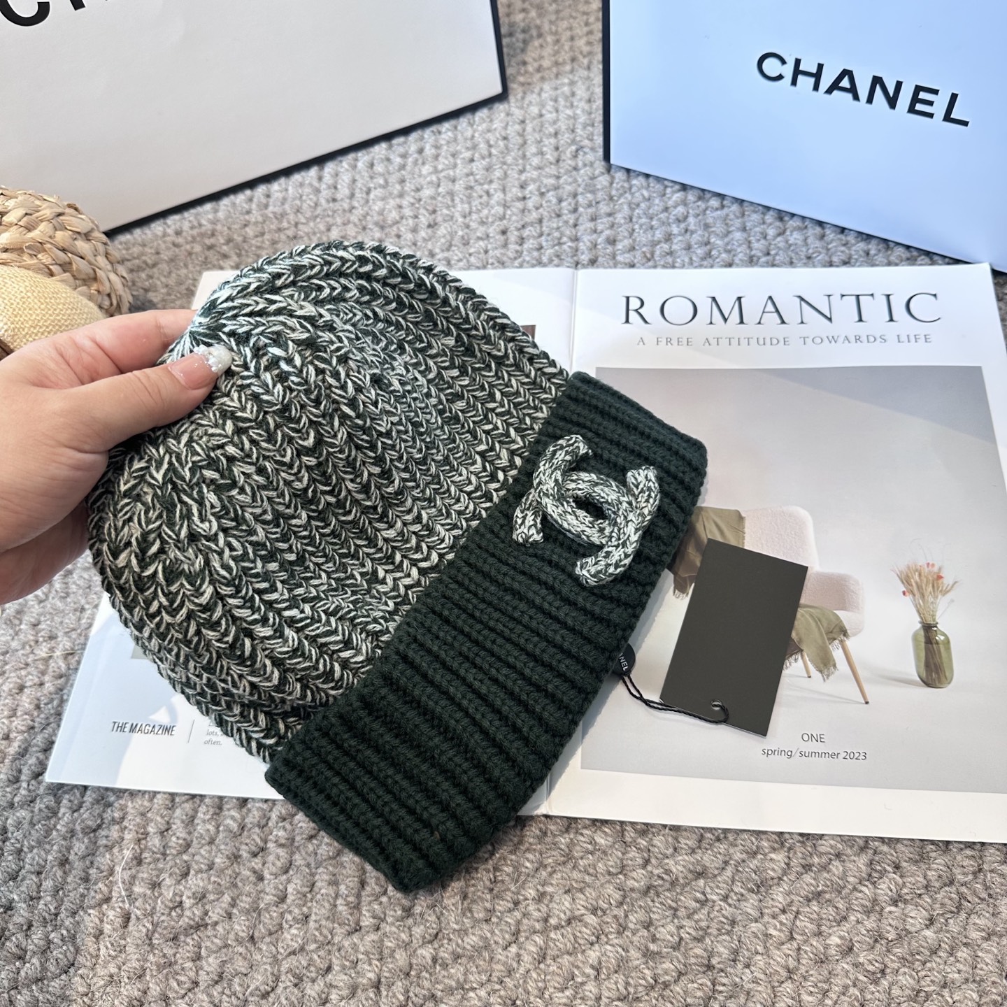  Chanel官网品质香奈儿秋冬网红时尚博主推荐款毛线帽，小红书爆款，手感超柔软舒适的针织线帽，弹性极佳