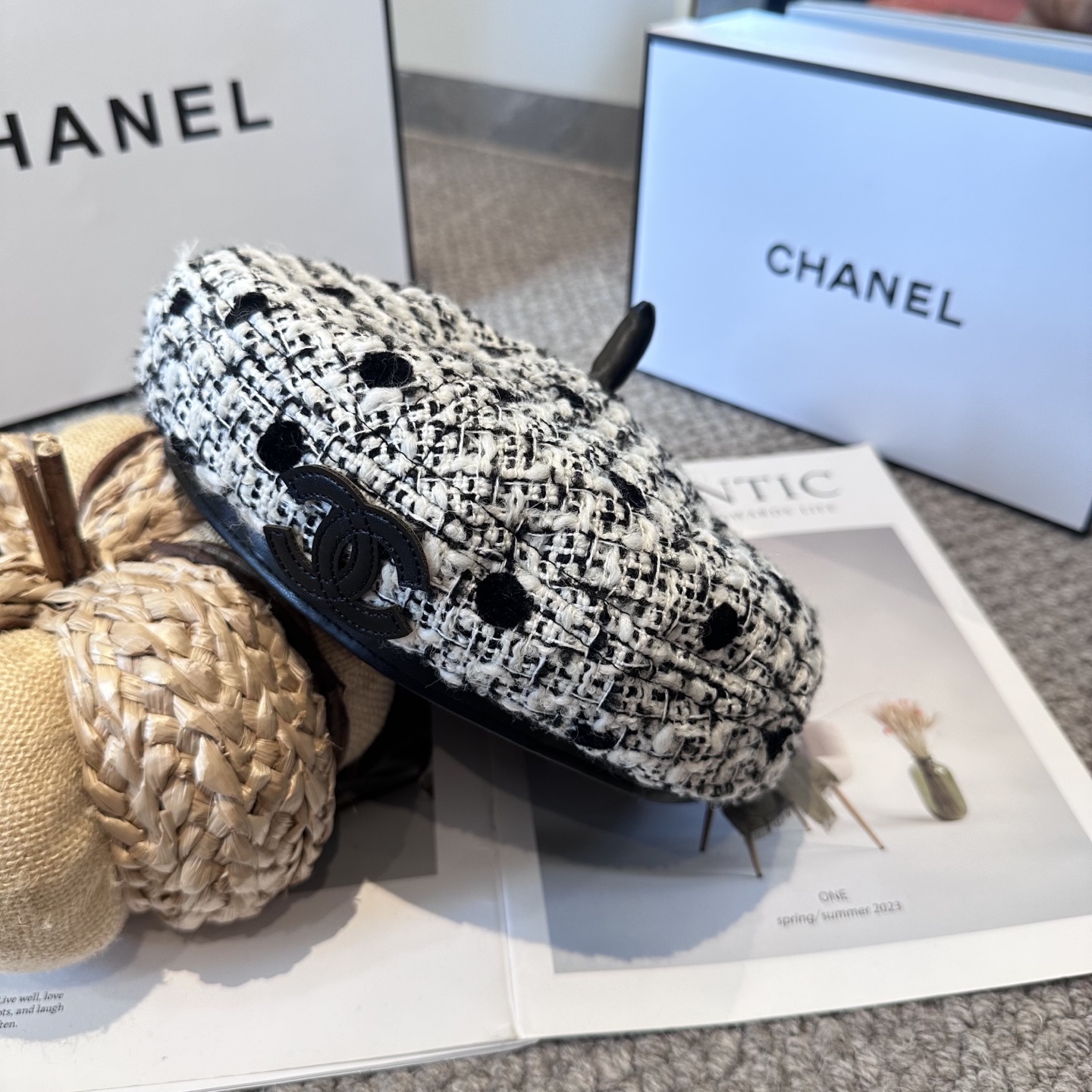  CHANEL香奈儿 新款皮革羊毛拼接贝雷帽女秋冬百搭辣妹个性显脸小 不挑人的帽型 