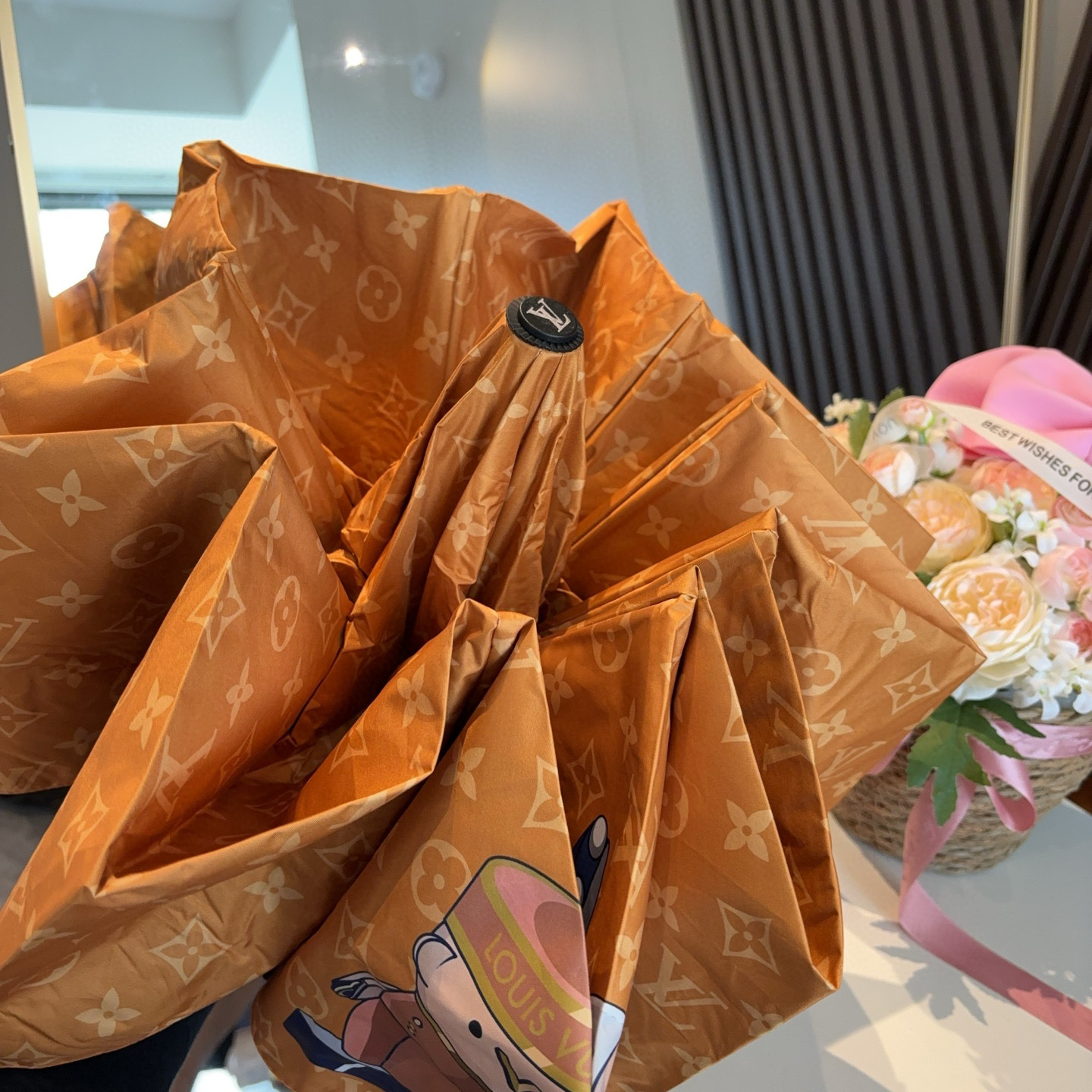  LOUIS VUITTON （路易威登）三折自动折叠晴雨伞 新涂层技术深色伞面 拥有令人惊喜的遮光效果