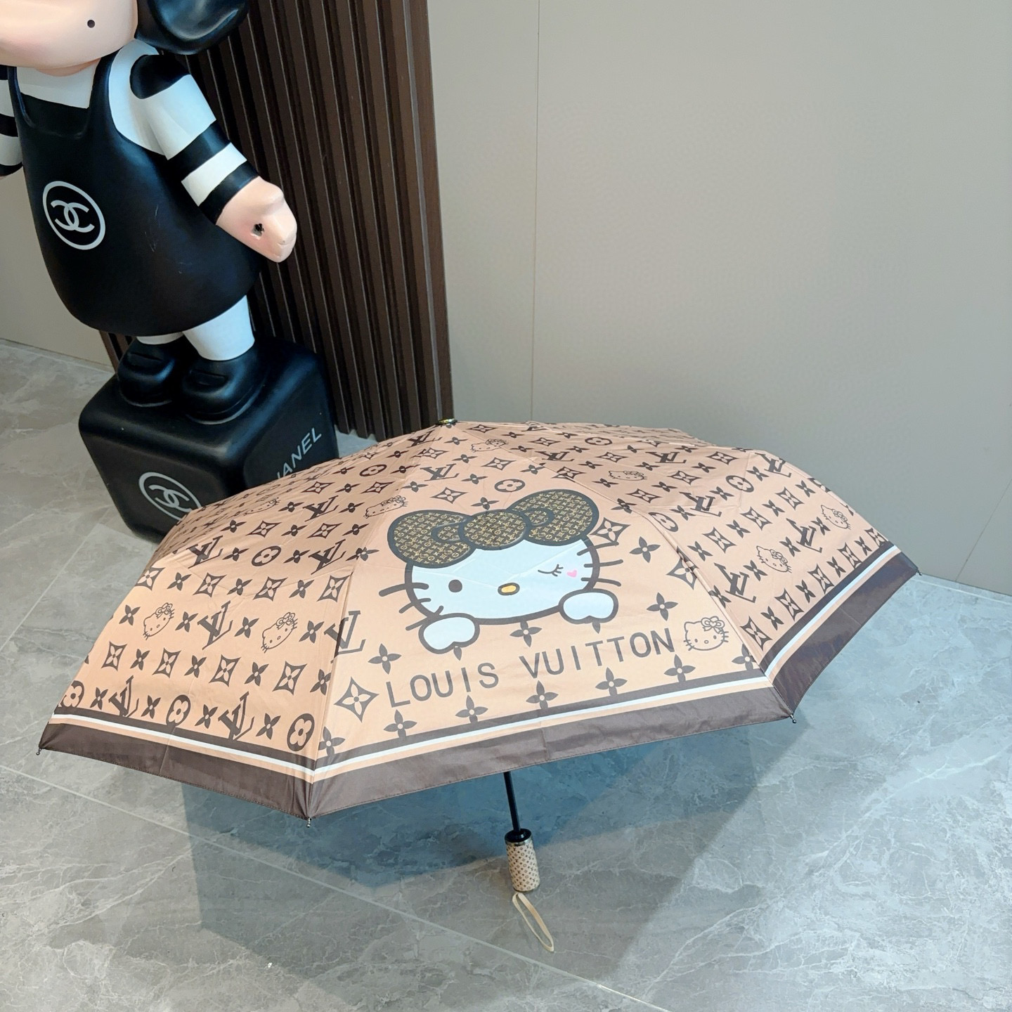  LOUIS VUITTON （路易威登）三折自动折叠晴雨伞 新涂层技术深色伞面 拥有令人惊喜的遮光效果
