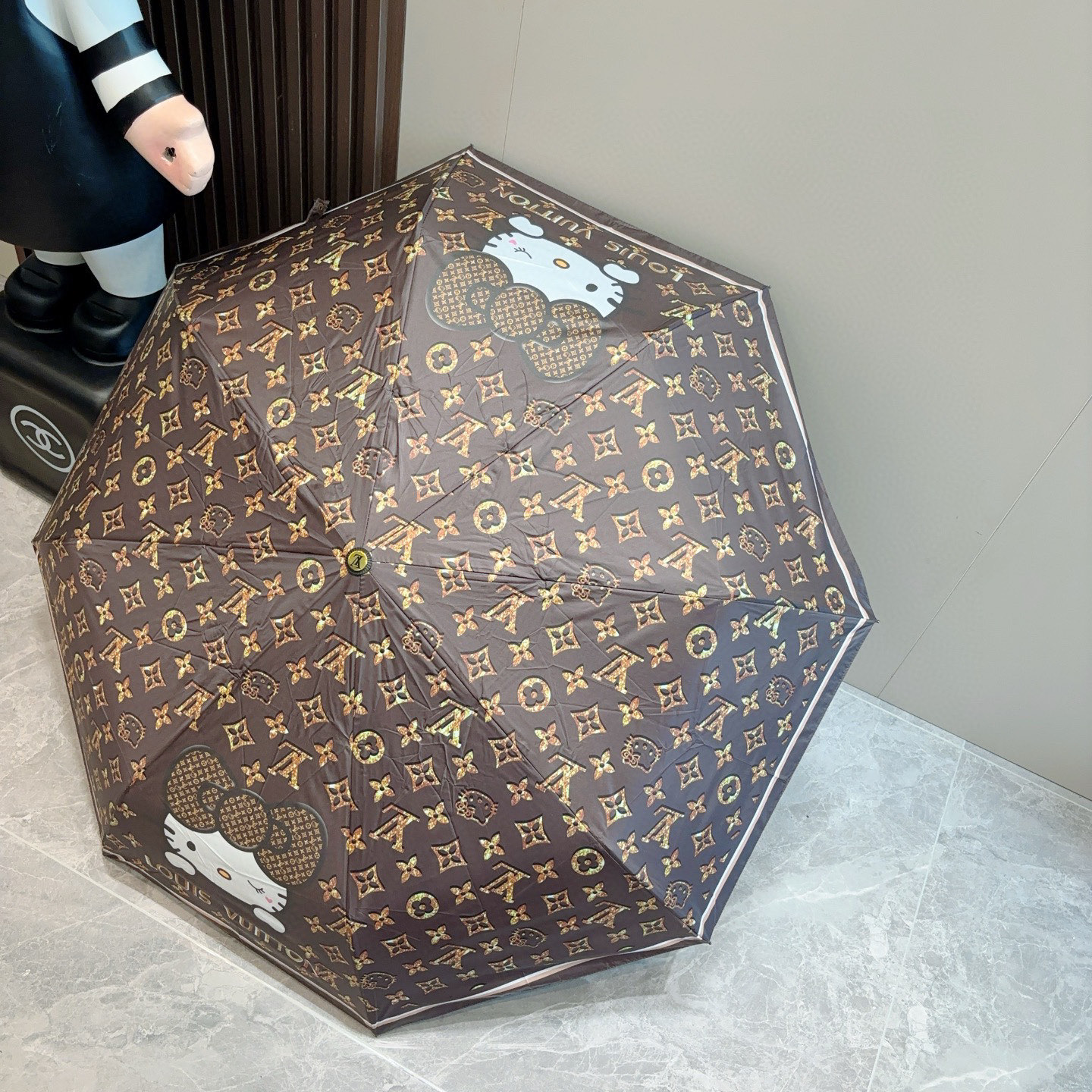  LOUIS VUITTON （路易威登）三折自动折叠晴雨伞 新涂层技术深色伞面 拥有令人惊喜的遮光效果