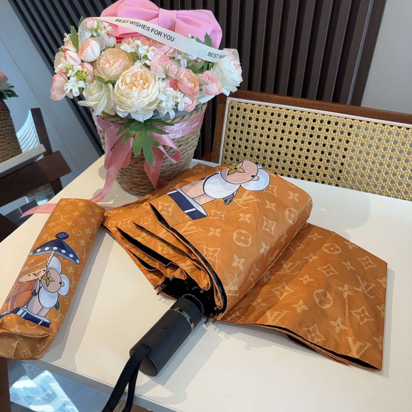  LOUIS VUITTON （路易威登）三折自动折叠晴雨伞 新涂层技术深色伞面 拥有令人惊喜的遮光效果