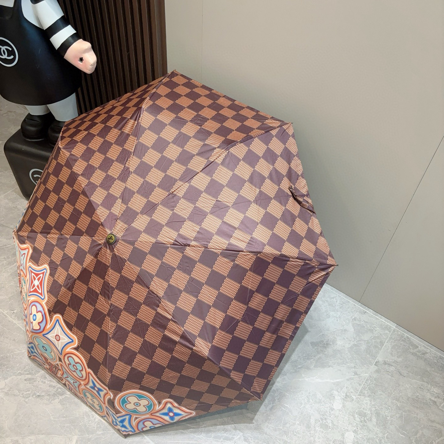  LOUIS VUITTON （路易威登）三折自动折叠晴雨伞 新涂层技术深色伞面 拥有令人惊喜的遮光效果