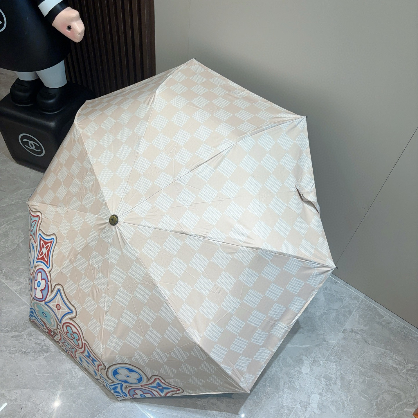  LOUIS VUITTON （路易威登）三折自动折叠晴雨伞 新涂层技术深色伞面 拥有令人惊喜的遮光效果