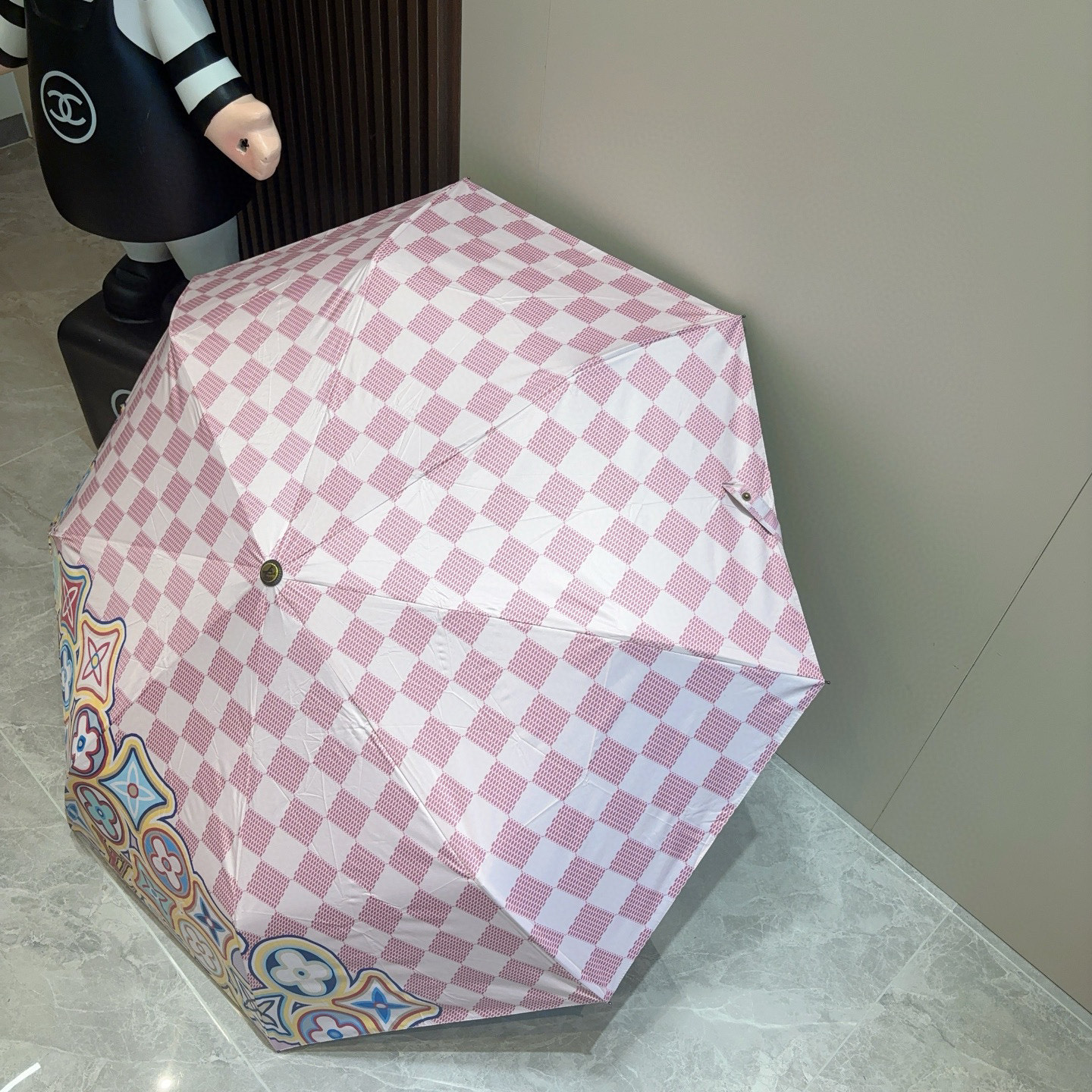  LOUIS VUITTON （路易威登）三折自动折叠晴雨伞 新涂层技术深色伞面 拥有令人惊喜的遮光效果
