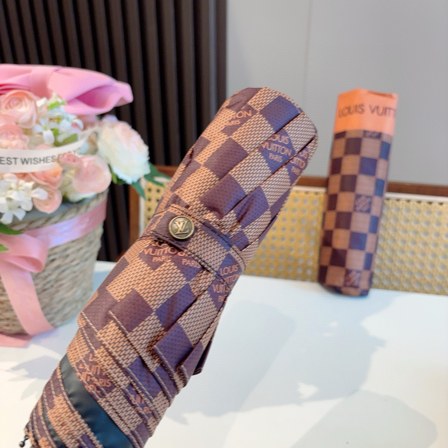  LOUIS VUITTON （路易威登）三折自动折叠晴雨伞 新涂层技术深色伞面 拥有令人惊喜的遮光效果