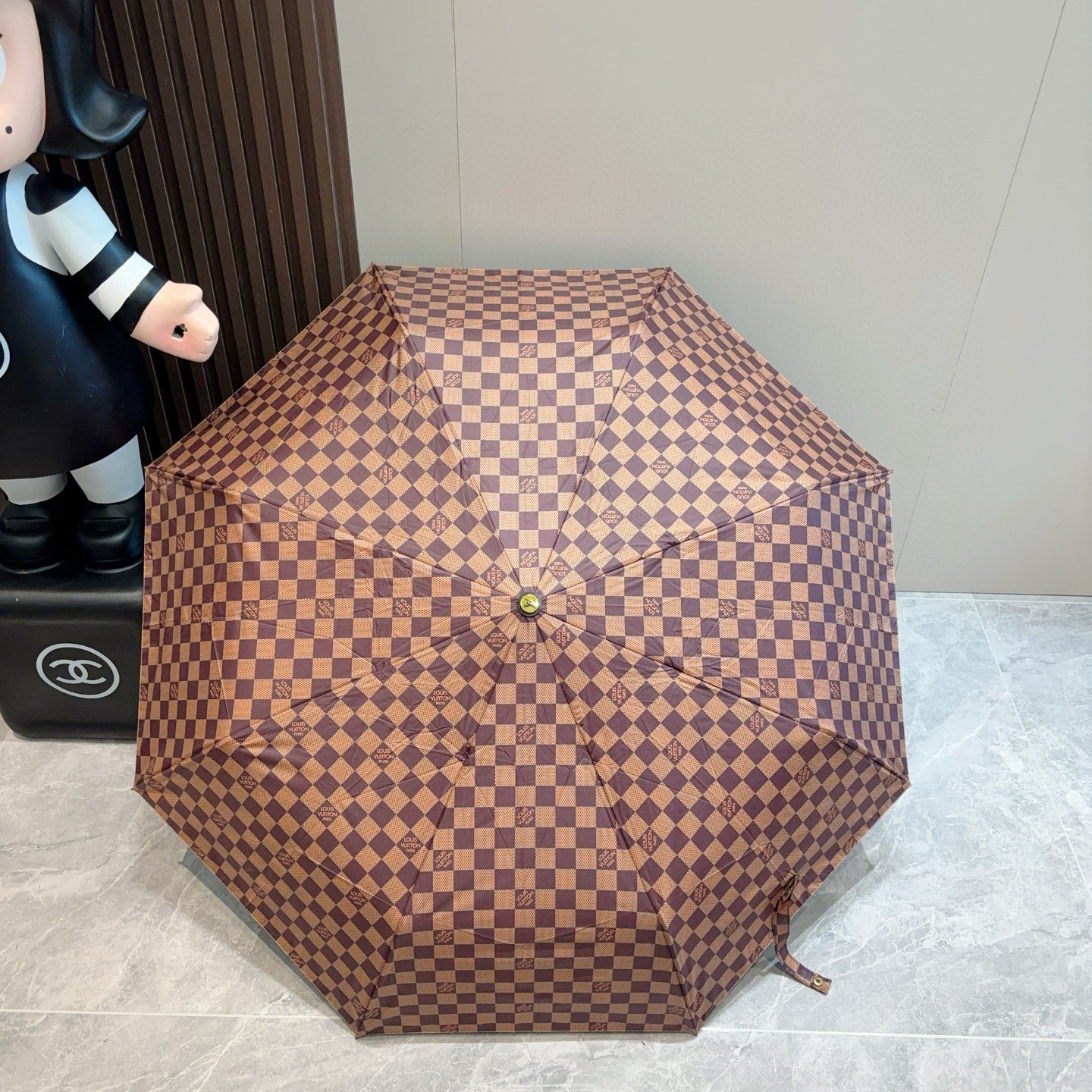  LOUIS VUITTON （路易威登）三折自动折叠晴雨伞 新涂层技术深色伞面 拥有令人惊喜的遮光效果