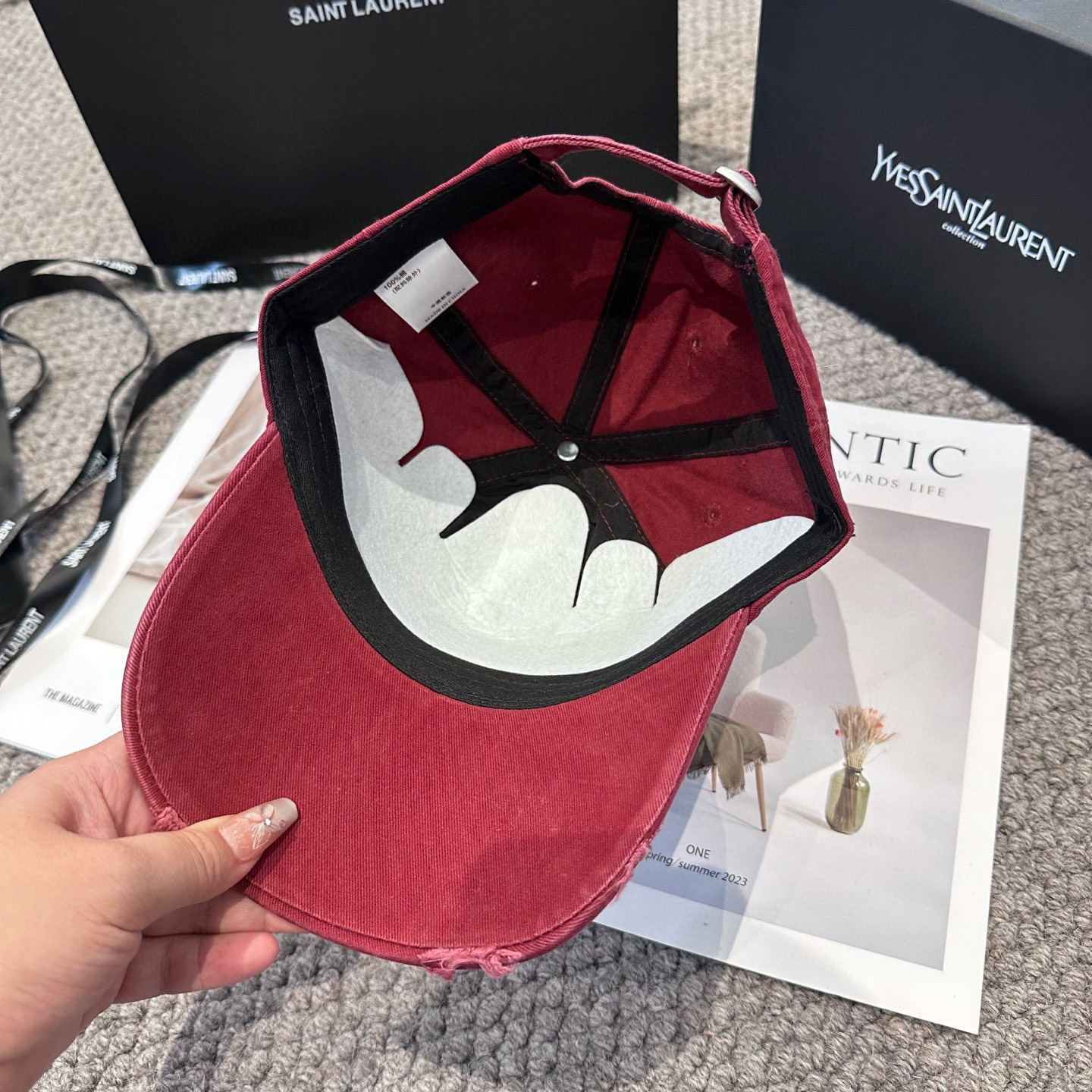  YSL圣罗兰 字母刺绣棒球帽|韩系风
一款简单休闲风的棒球帽
是牛仔的款式 减龄百搭 适配度很高！
简