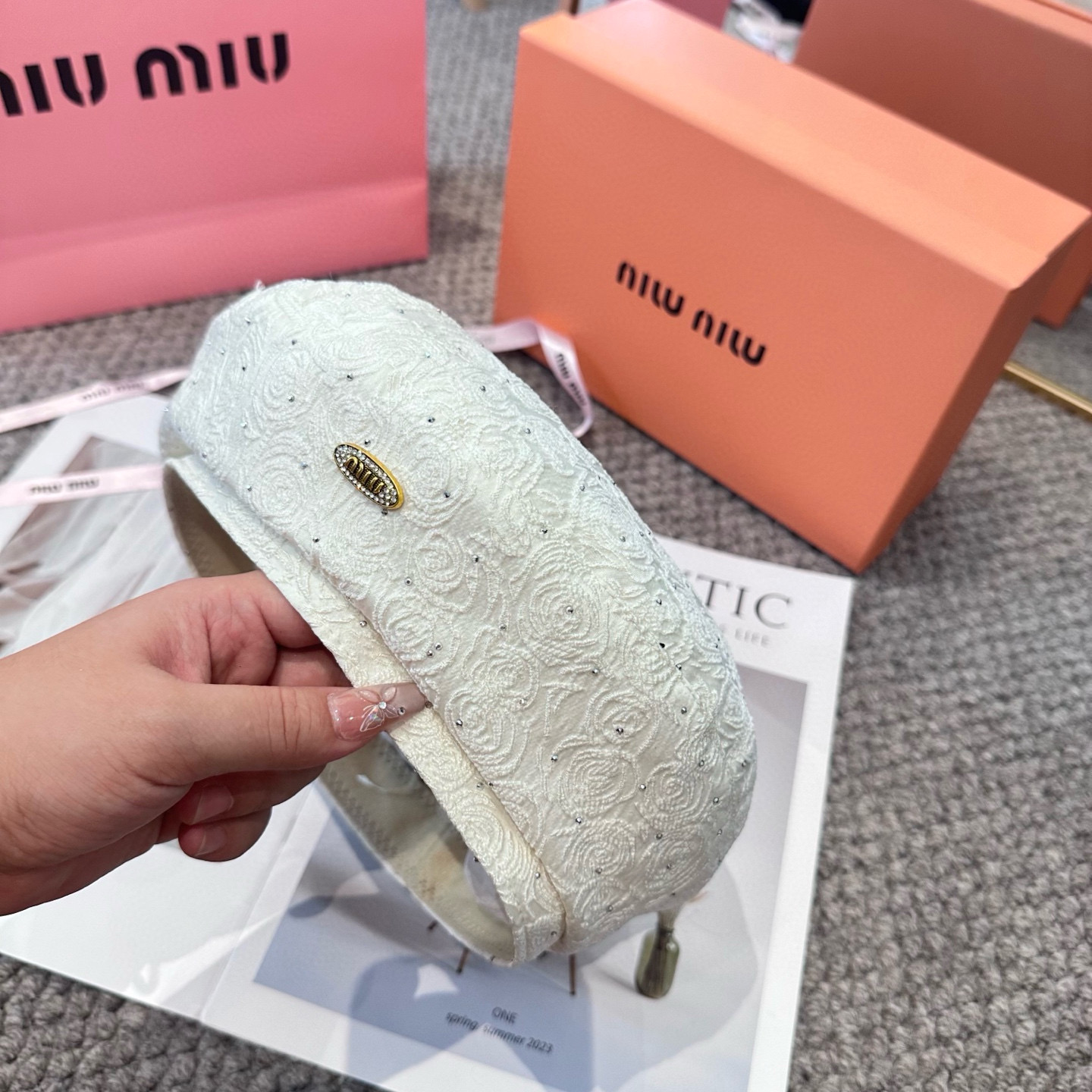  缪缪miumiu字母水钻贝雷帽女春秋款钩针定型画家帽薄款帽子显脸小