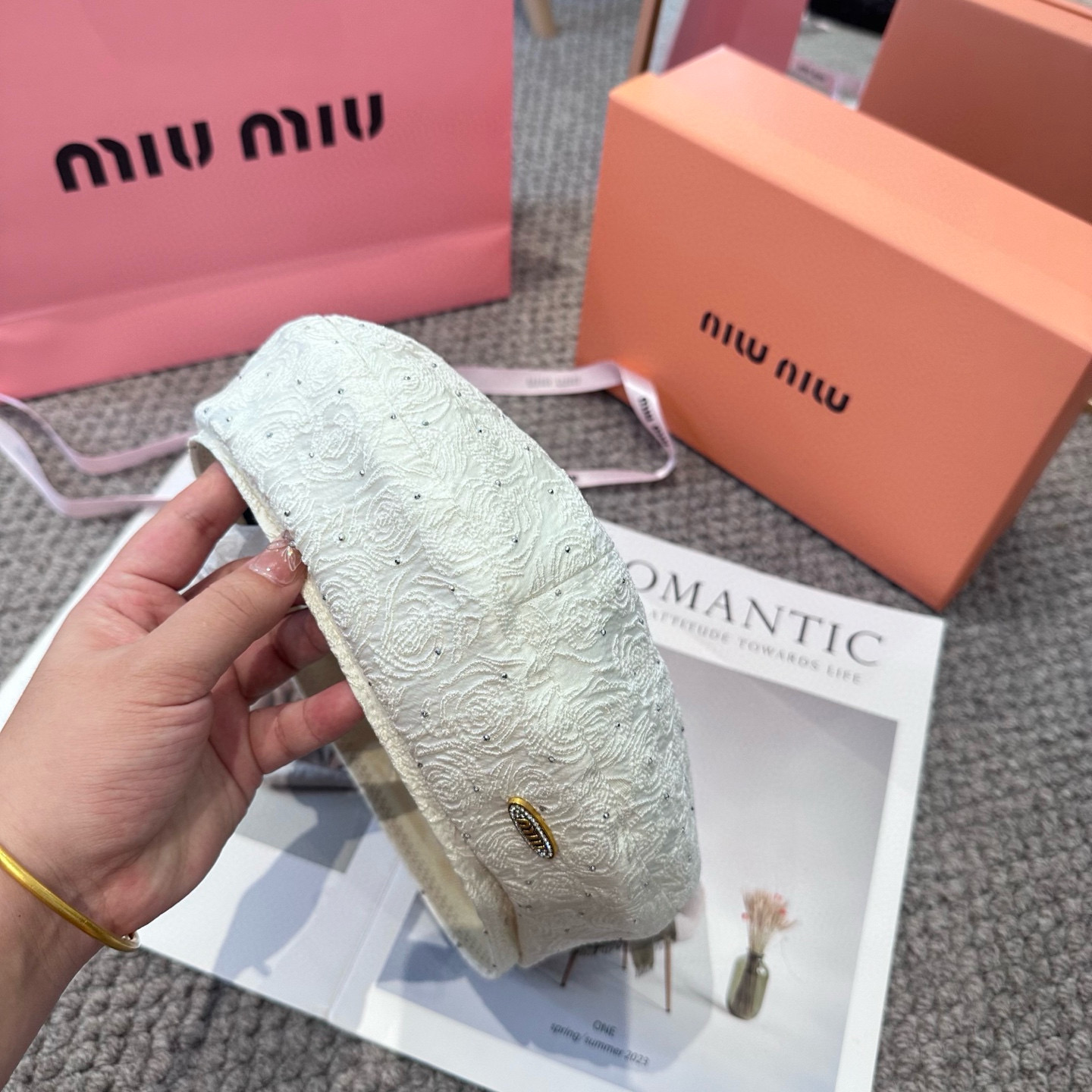  缪缪miumiu字母水钻贝雷帽女春秋款钩针定型画家帽薄款帽子显脸小