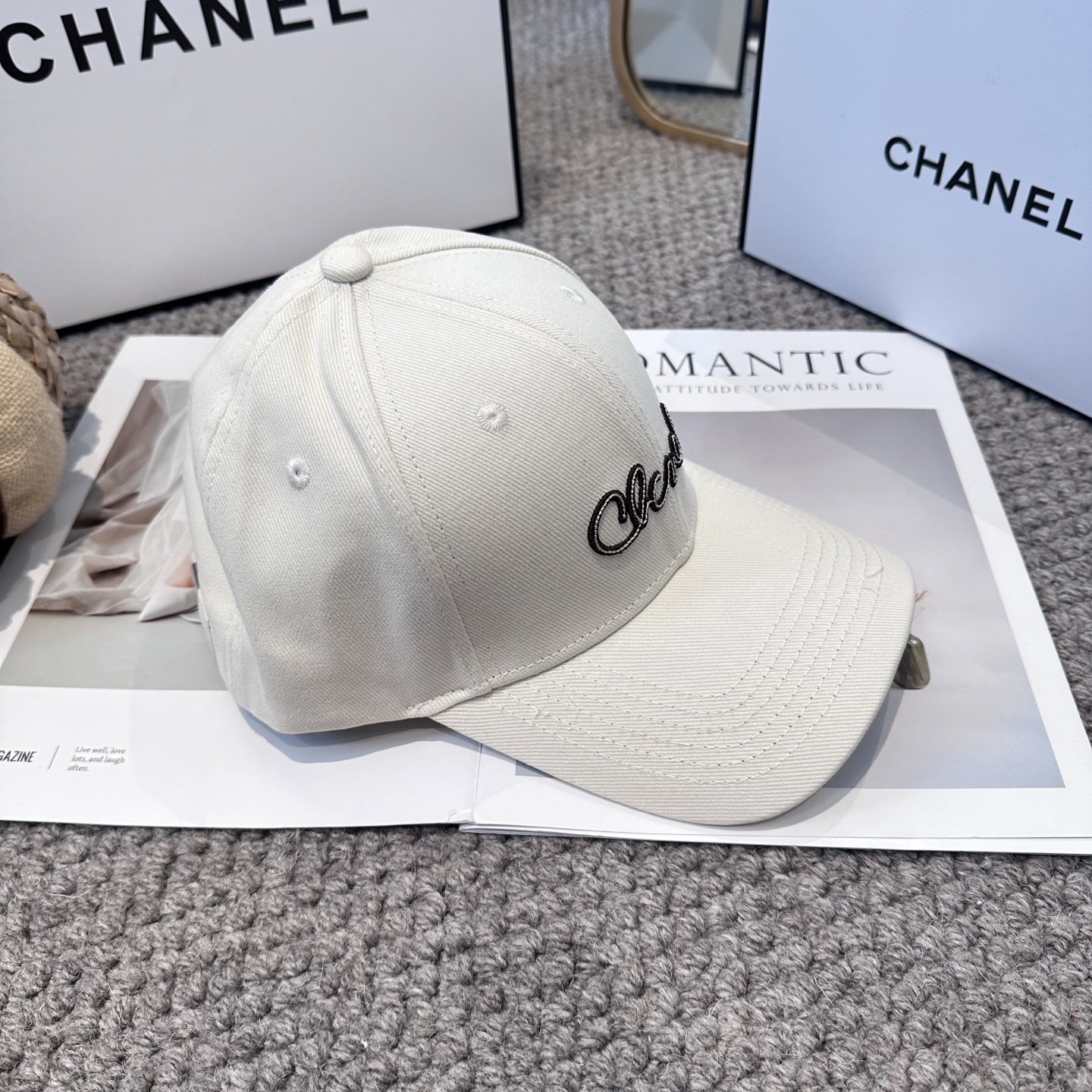   CHANEL香奈儿 新款简约刺绣logo棒球帽，新款出货，大牌款超好搭配，赶紧入手！