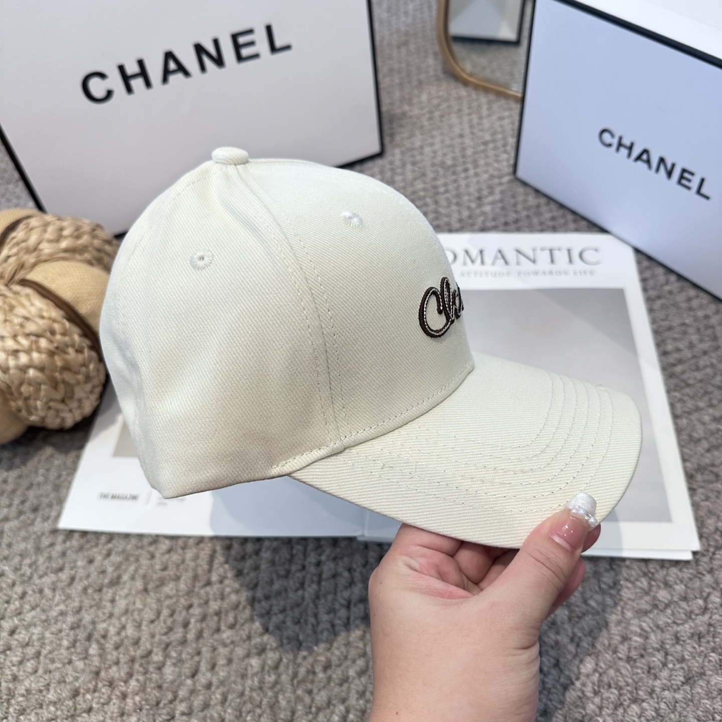   CHANEL香奈儿 新款简约刺绣logo棒球帽，新款出货，大牌款超好搭配，赶紧入手！