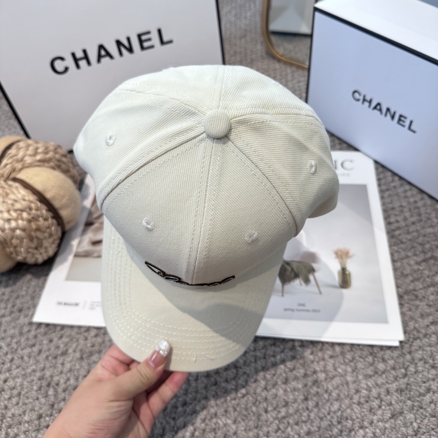   CHANEL香奈儿 新款简约刺绣logo棒球帽，新款出货，大牌款超好搭配，赶紧入手！