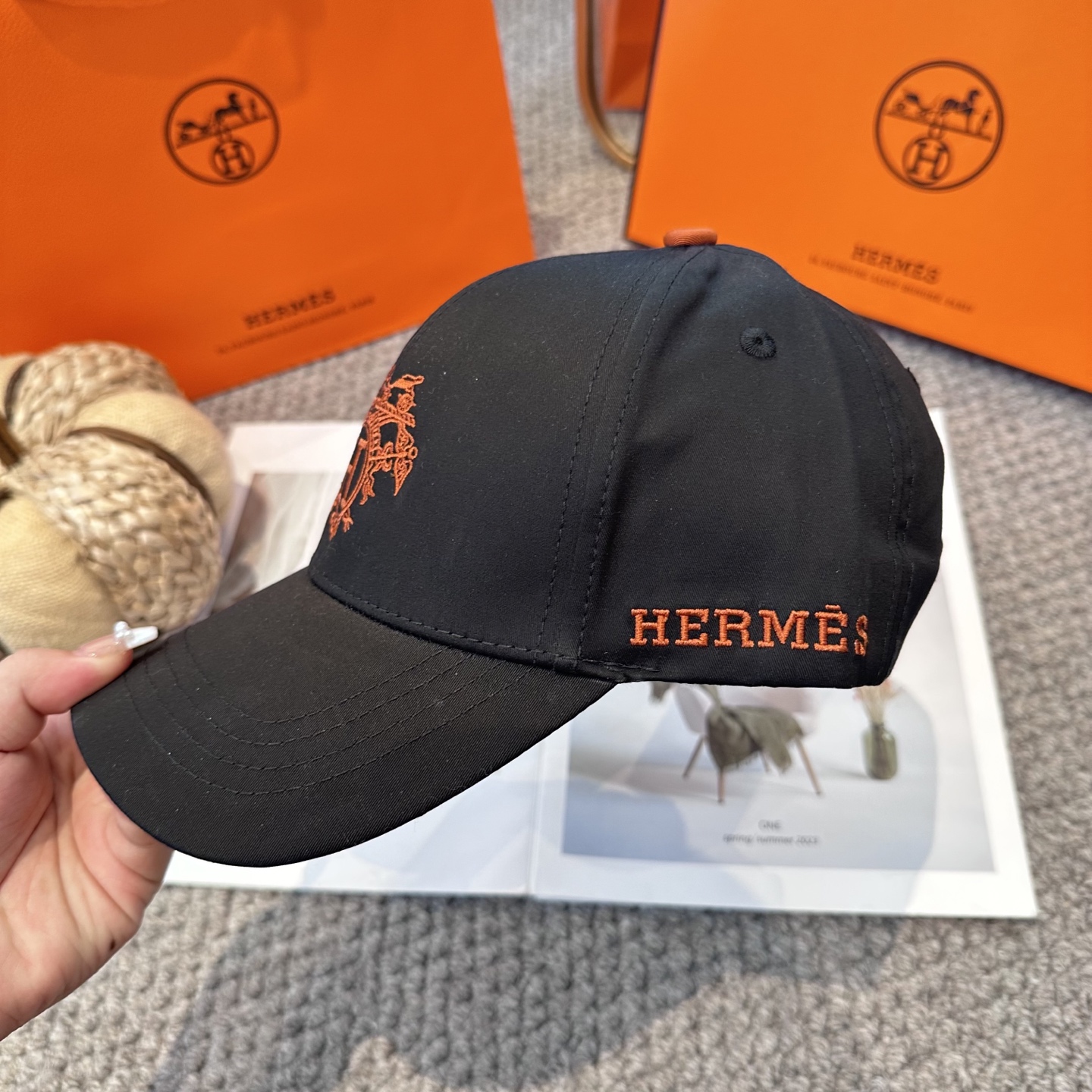  HERMÈS (爱马仕)最新款原单棒球帽 正品开模订制，做工细致，时尚帅气质量超赞！
