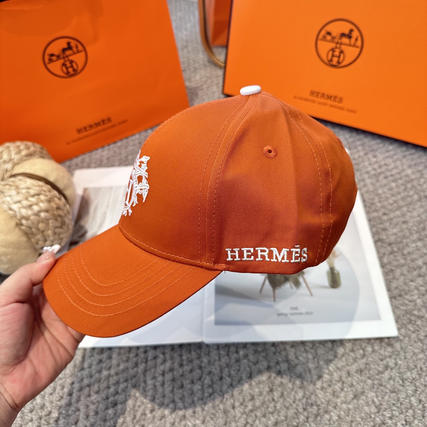  HERMÈS (爱马仕)最新款原单棒球帽 正品开模订制，做工细致，时尚帅气质量超赞！