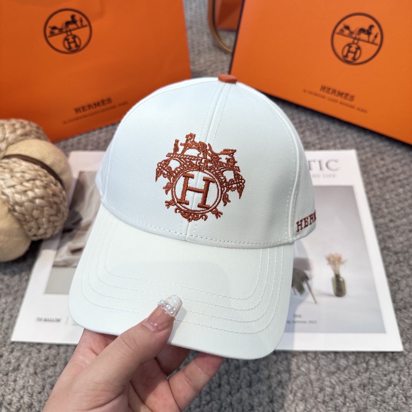  HERMÈS (爱马仕)最新款原单棒球帽 正品开模订制，做工细致，时尚帅气质量超赞！