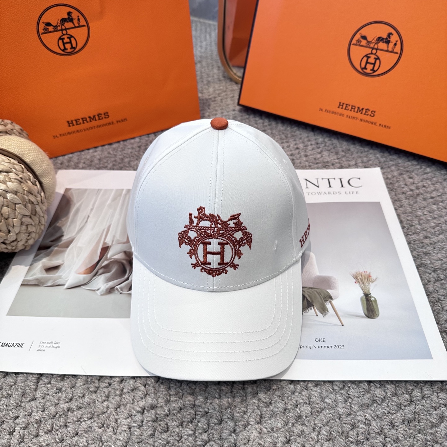  HERMÈS (爱马仕)最新款原单棒球帽 正品开模订制，做工细致，时尚帅气质量超赞！