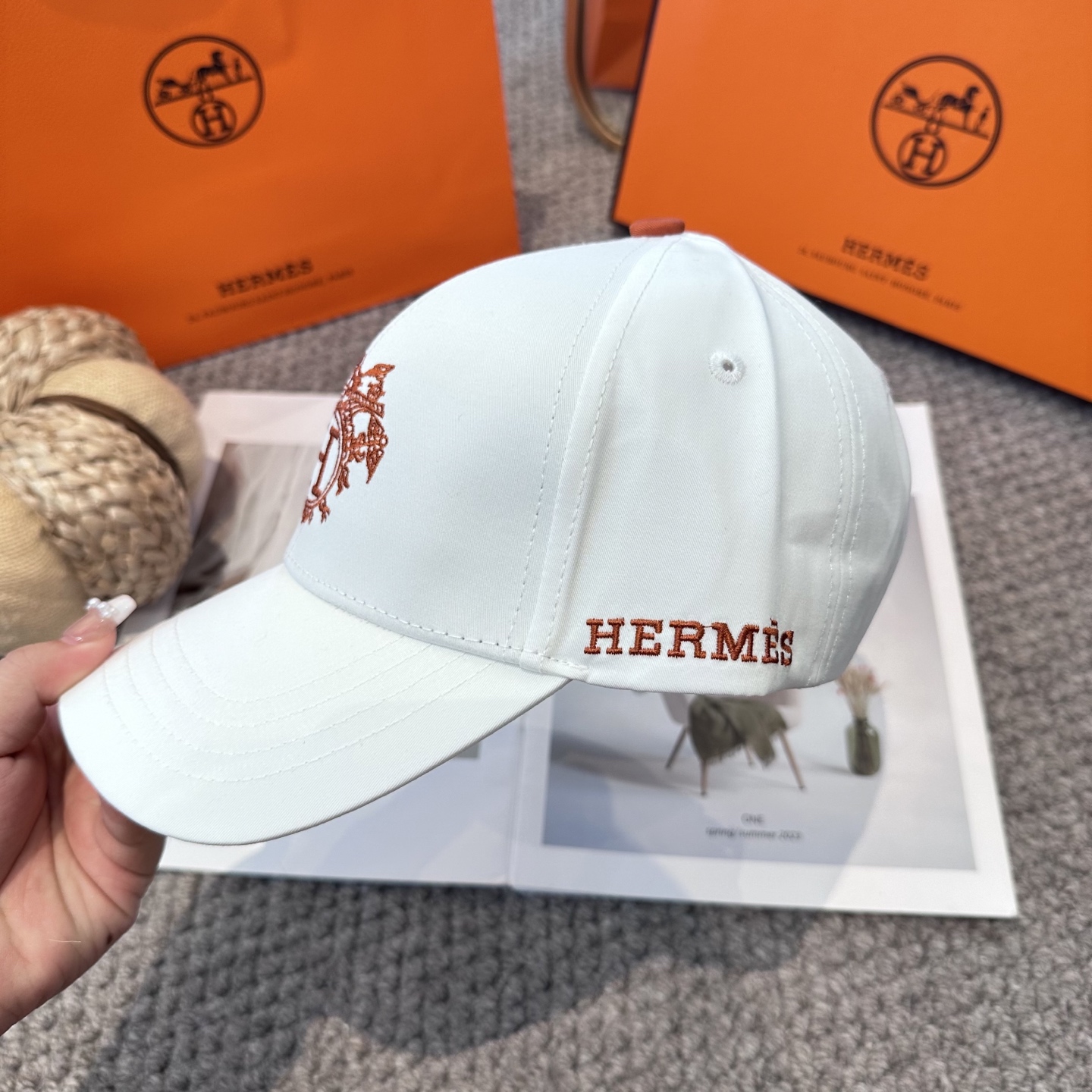  HERMÈS (爱马仕)最新款原单棒球帽 正品开模订制，做工细致，时尚帅气质量超赞！