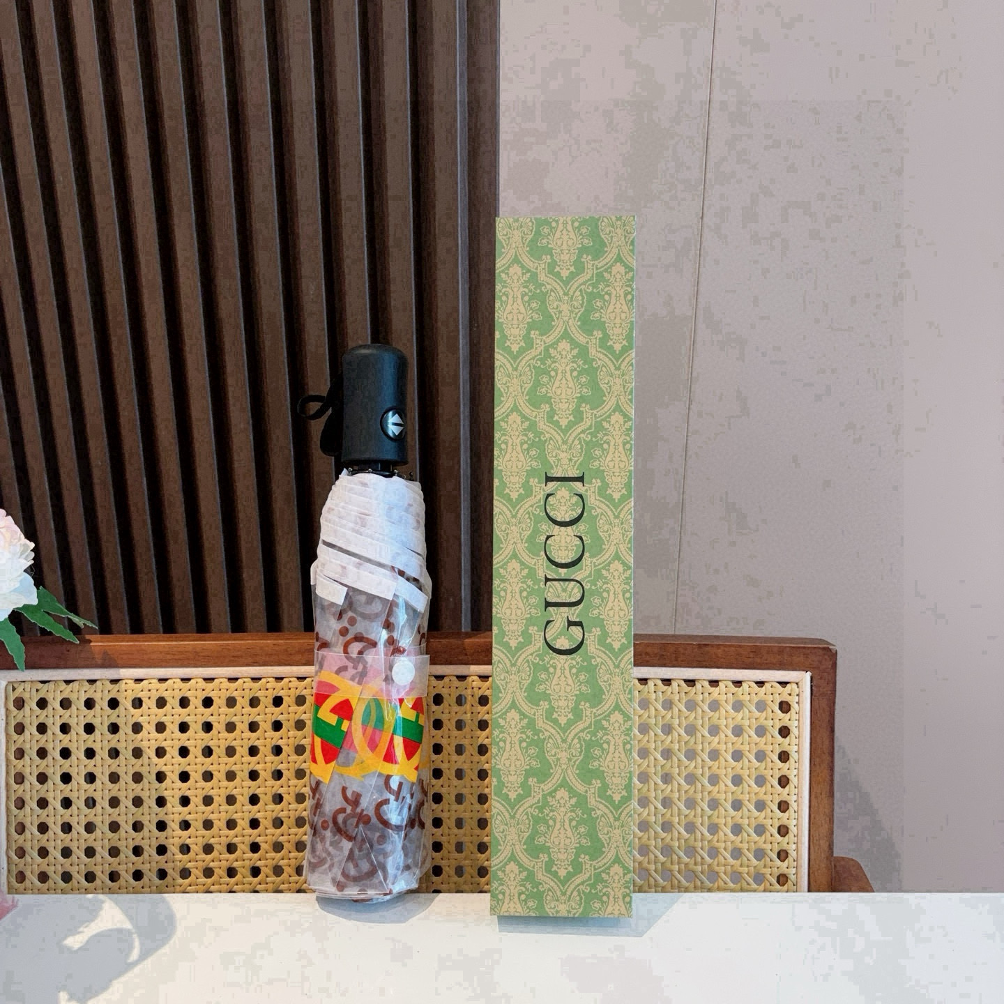  GUCCI古奇 经典款 透明 三折自动折叠晴雨伞 做工精细 气质 时尚 炒鸡好看！人手必备 ！