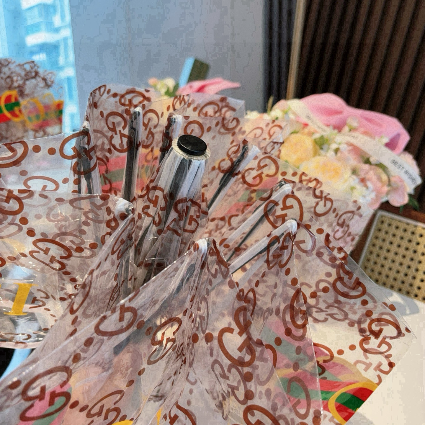  GUCCI古奇 经典款 透明 三折自动折叠晴雨伞 做工精细 气质 时尚 炒鸡好看！人手必备 ！