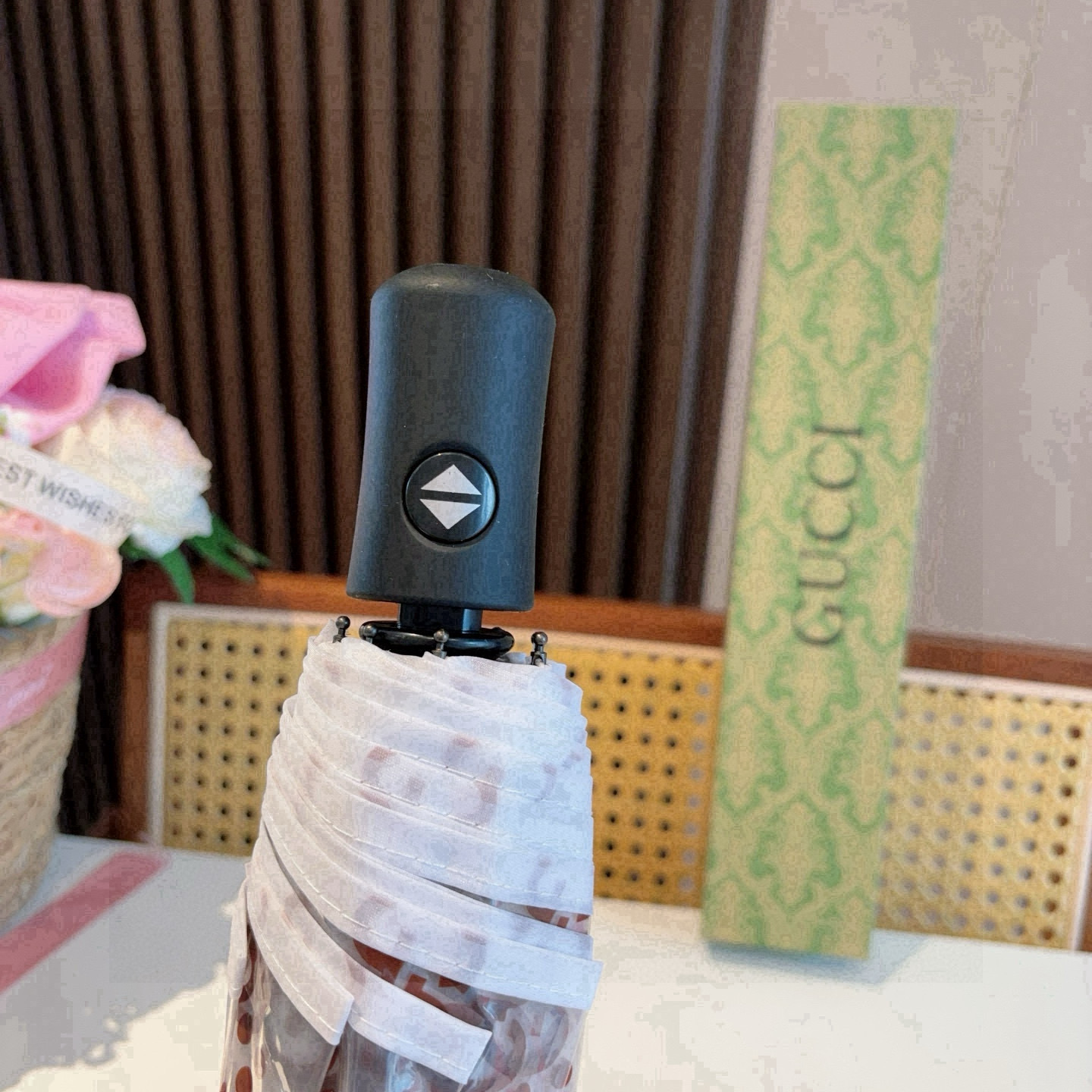  GUCCI古奇 经典款 透明 三折自动折叠晴雨伞 做工精细 气质 时尚 炒鸡好看！人手必备 ！
