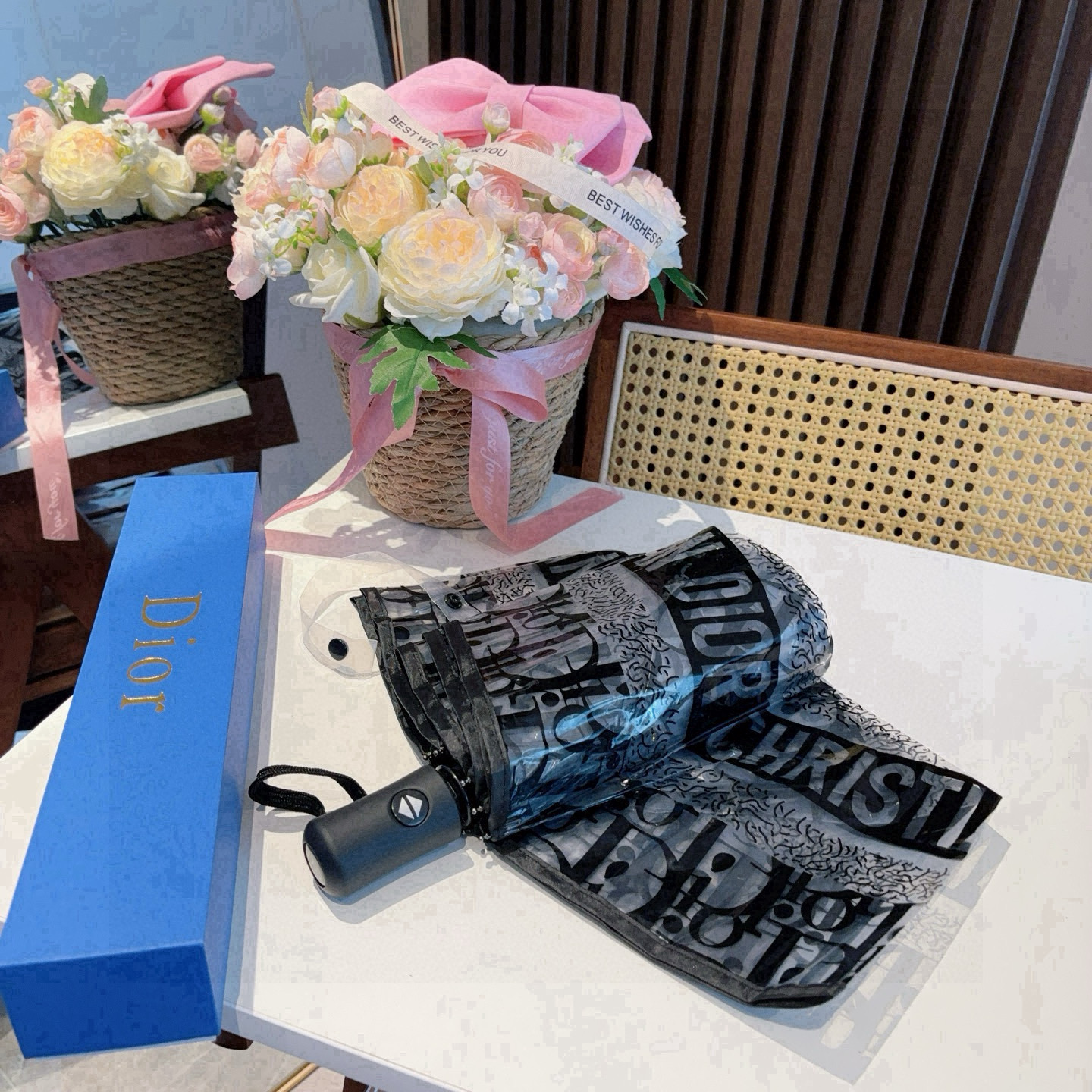  DIOR迪奥 经典款 透明 三折自动折叠晴雨伞 做工精细 气质 时尚 炒鸡好看！人手必备 ！
