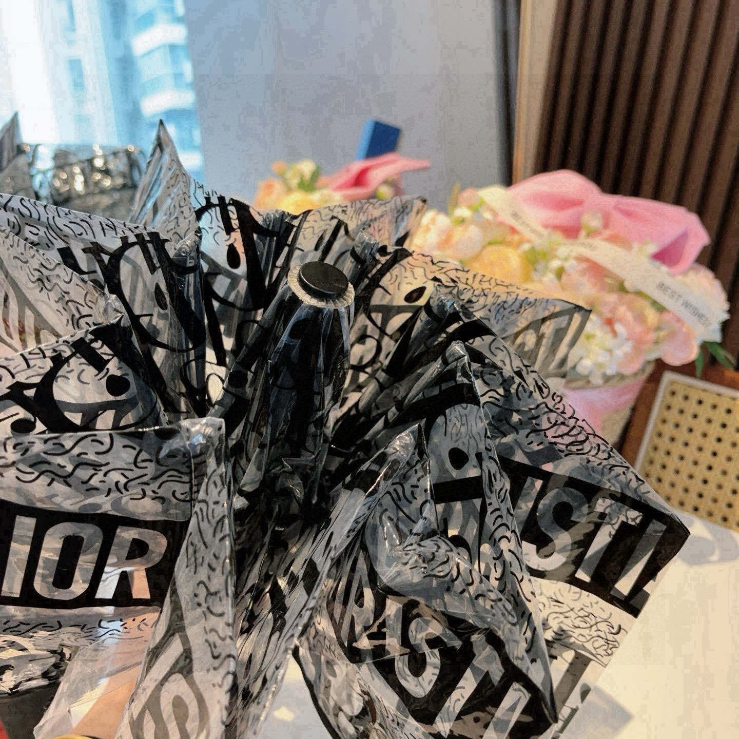  DIOR迪奥 经典款 透明 三折自动折叠晴雨伞 做工精细 气质 时尚 炒鸡好看！人手必备 ！