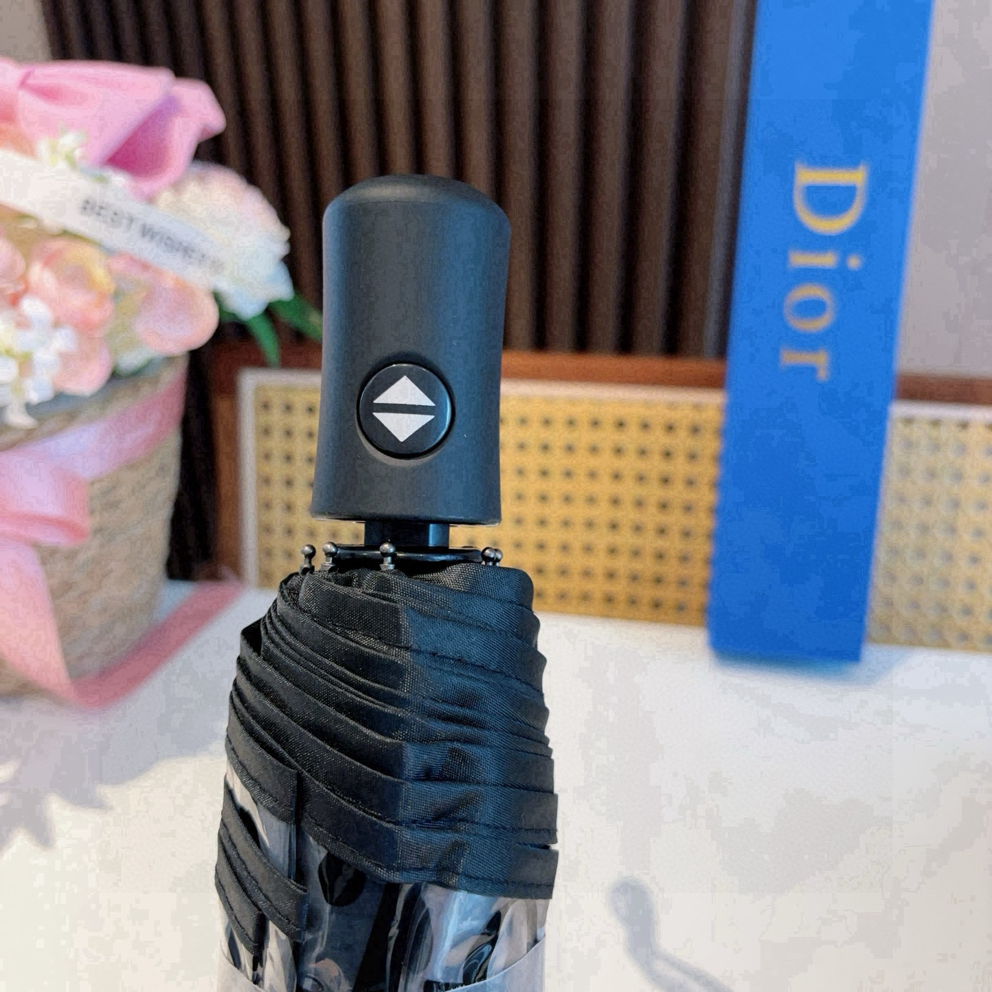  DIOR迪奥 经典款 透明 三折自动折叠晴雨伞 做工精细 气质 时尚 炒鸡好看！人手必备 ！