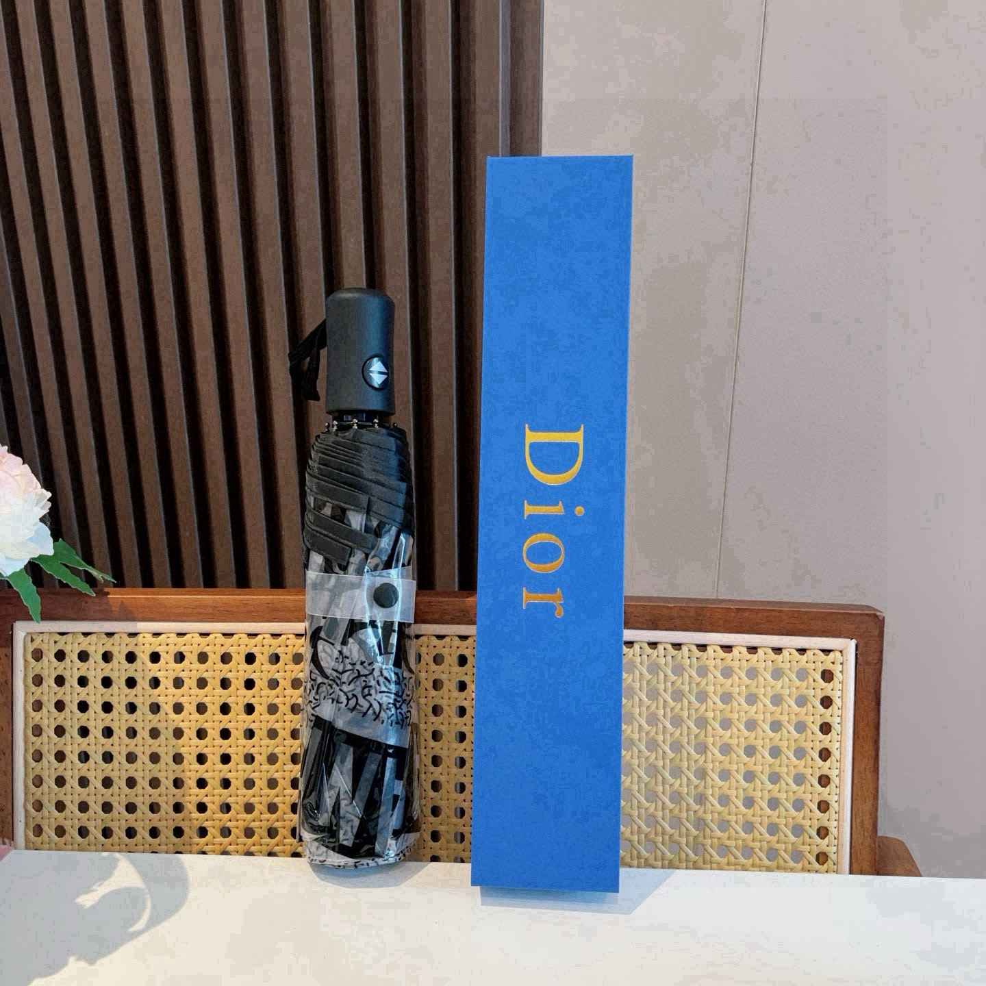  DIOR迪奥 经典款 透明 三折自动折叠晴雨伞 做工精细 气质 时尚 炒鸡好看！人手必备 ！