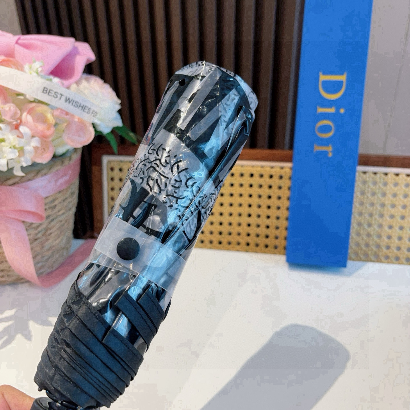  DIOR迪奥 经典款 透明 三折自动折叠晴雨伞 做工精细 气质 时尚 炒鸡好看！人手必备 ！