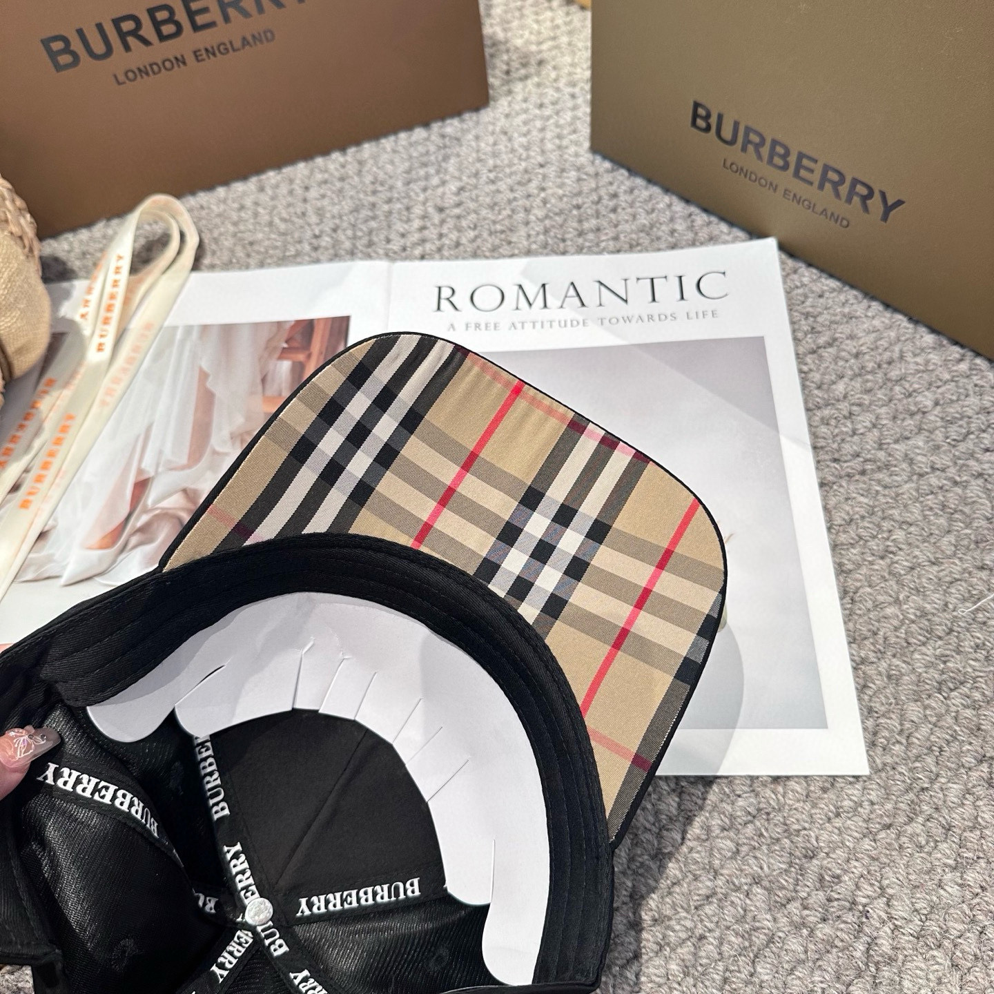  Burberry（巴宝莉）原单战马棒球帽  专柜热卖款 完美版型，原厂品质，男女款通用