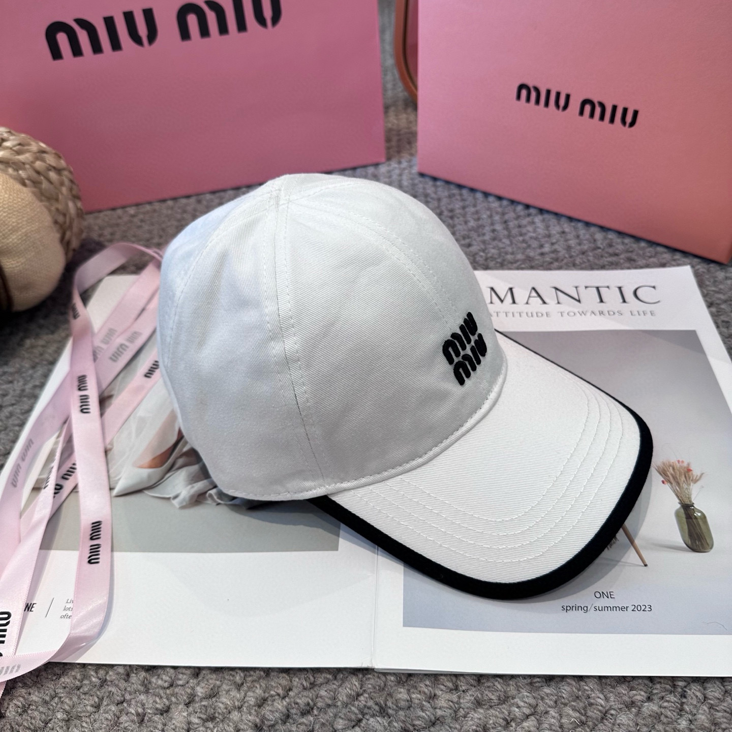   谬谬miumiu 原单 新款棒球帽，正品开模订制，原版做工细致质量超赞！6色