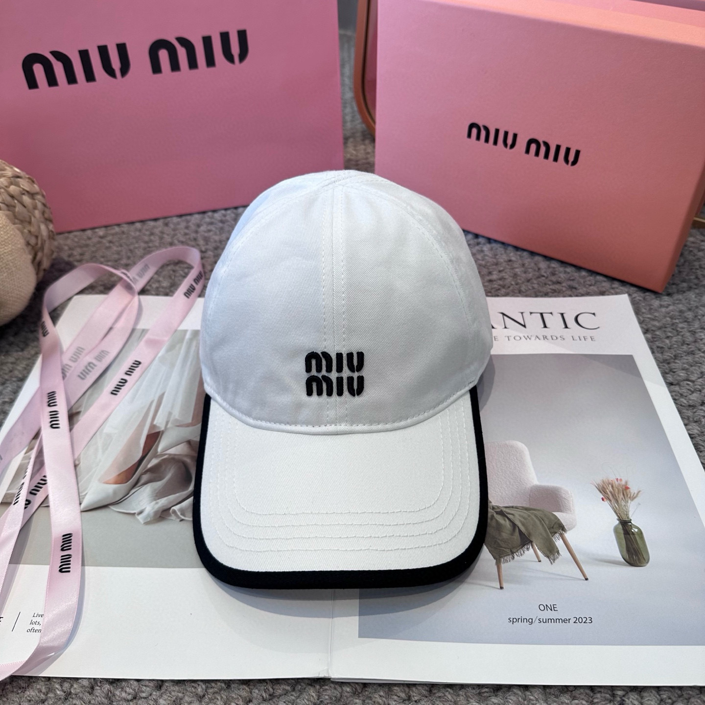   谬谬miumiu 原单 新款棒球帽，正品开模订制，原版做工细致质量超赞！6色