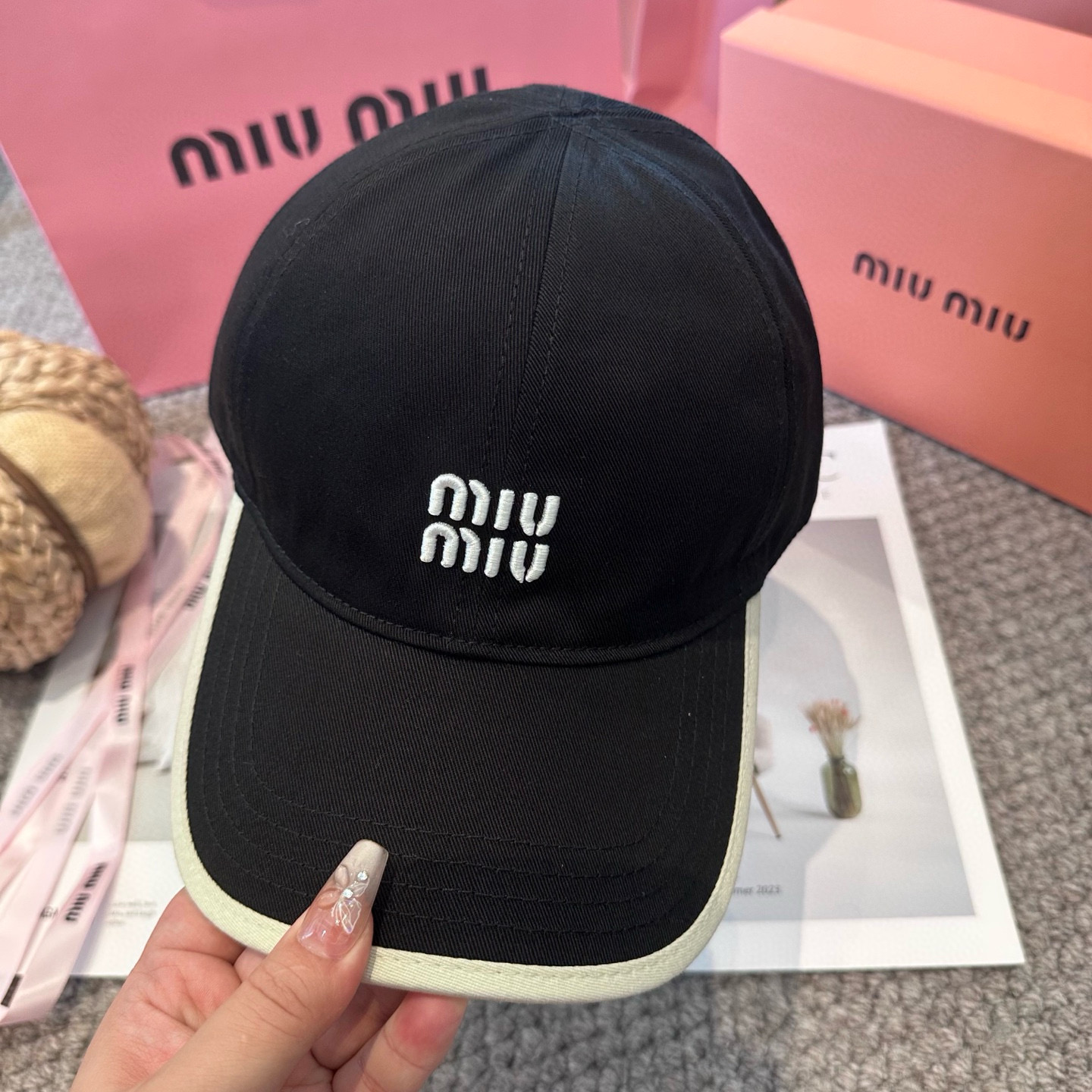   谬谬miumiu 原单 新款棒球帽，正品开模订制，原版做工细致质量超赞！6色
