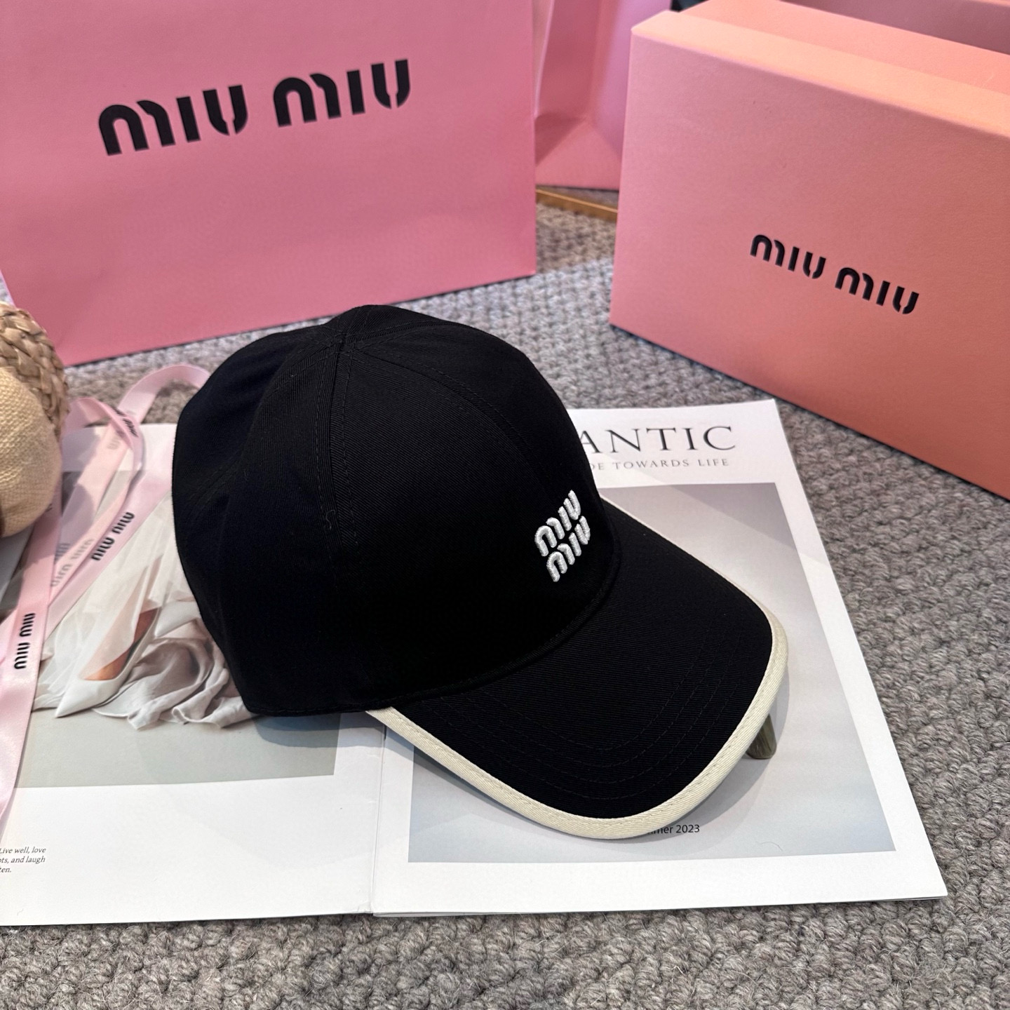   谬谬miumiu 原单 新款棒球帽，正品开模订制，原版做工细致质量超赞！6色