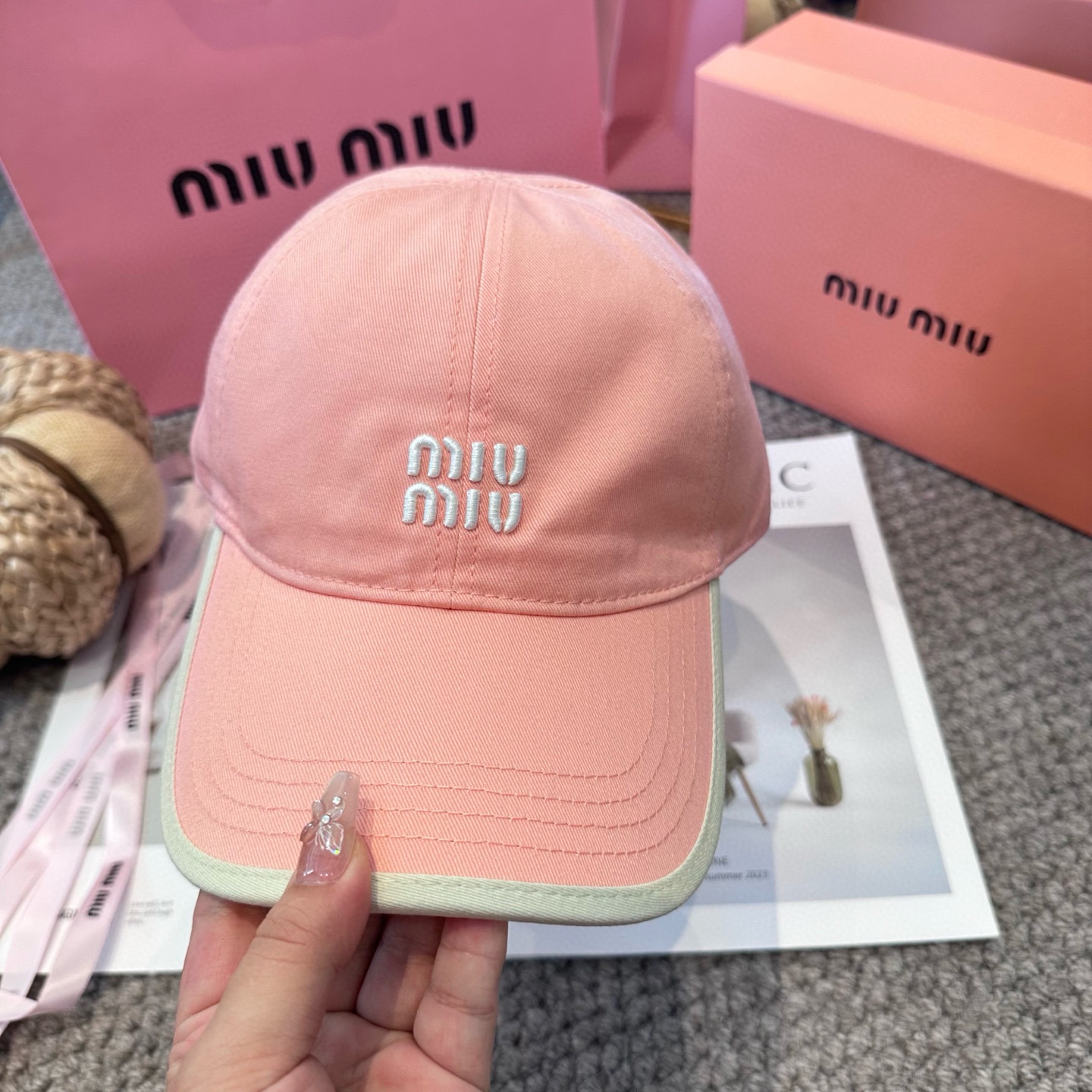   谬谬miumiu 原单 新款棒球帽，正品开模订制，原版做工细致质量超赞！6色