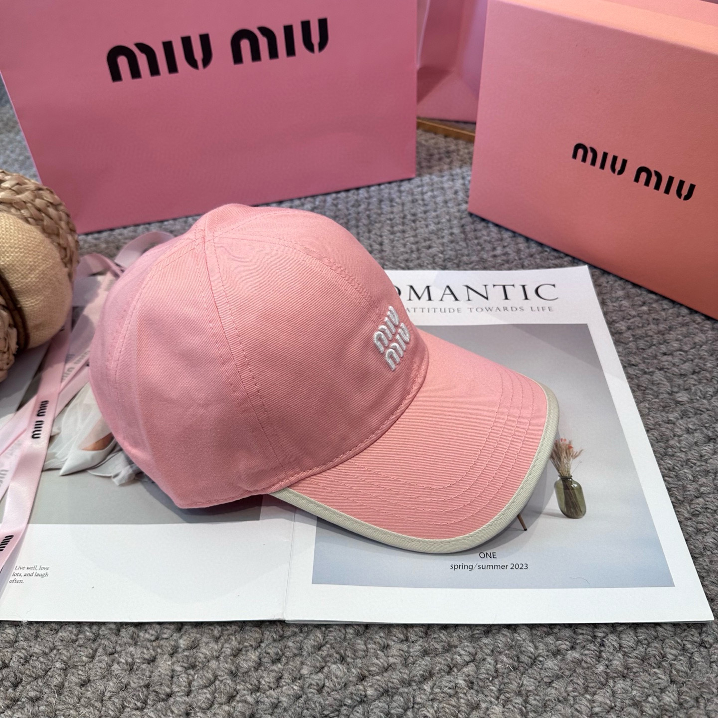   谬谬miumiu 原单 新款棒球帽，正品开模订制，原版做工细致质量超赞！6色