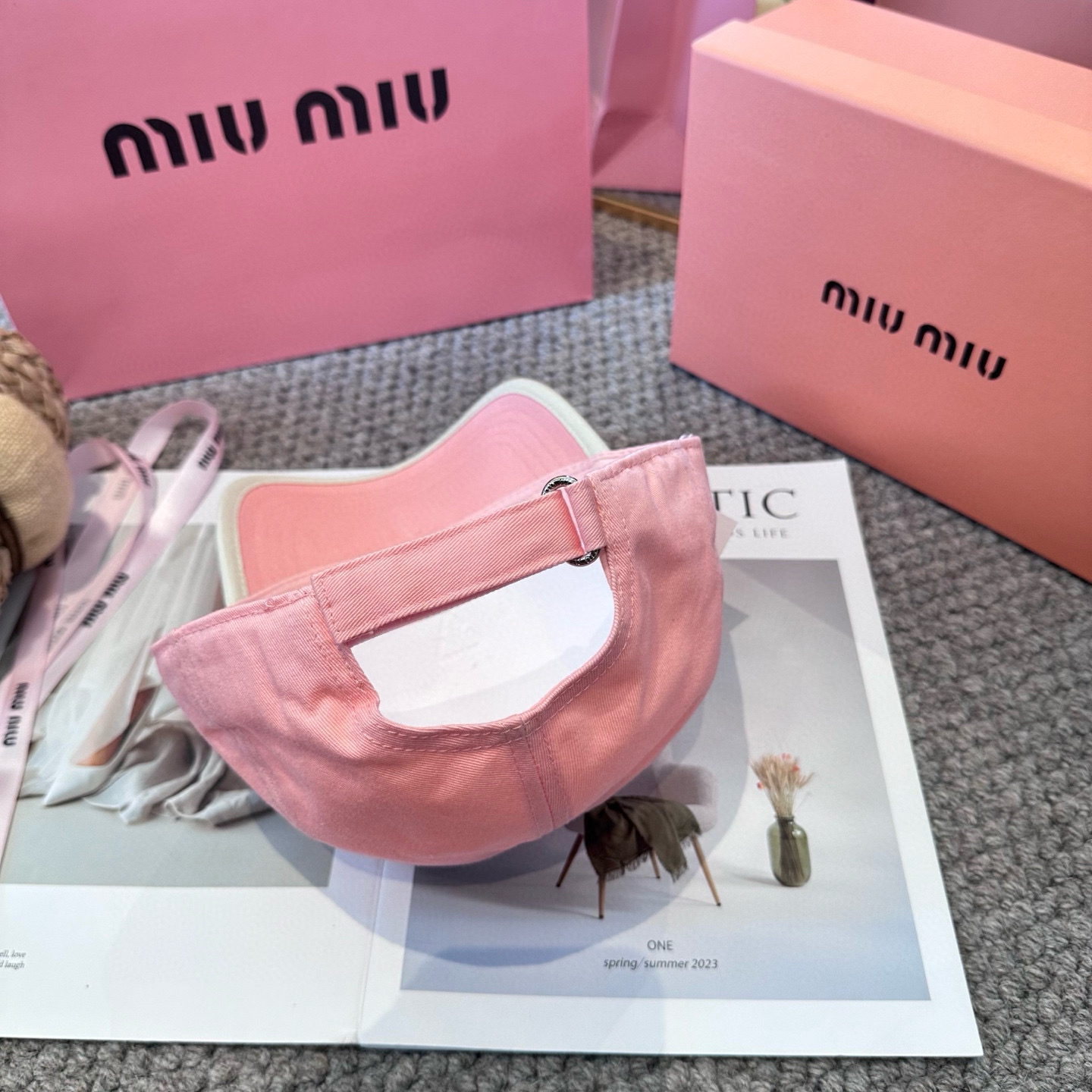   谬谬miumiu 原单 新款棒球帽，正品开模订制，原版做工细致质量超赞！6色