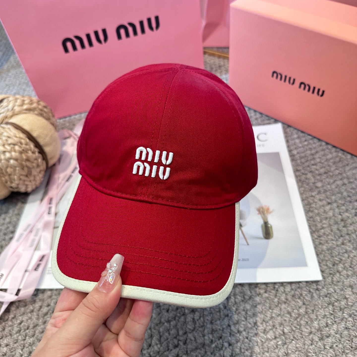   谬谬miumiu 原单 新款棒球帽，正品开模订制，原版做工细致质量超赞！6色