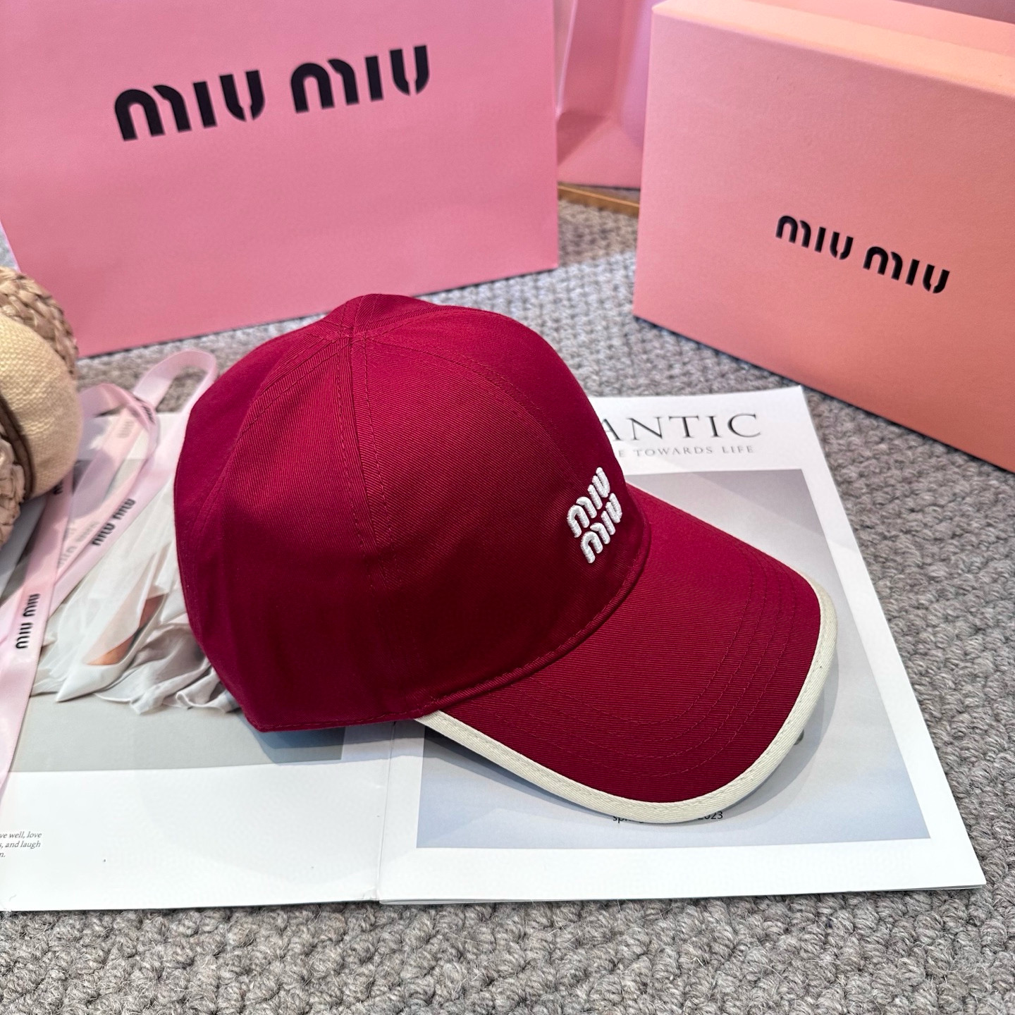   谬谬miumiu 原单 新款棒球帽，正品开模订制，原版做工细致质量超赞！6色