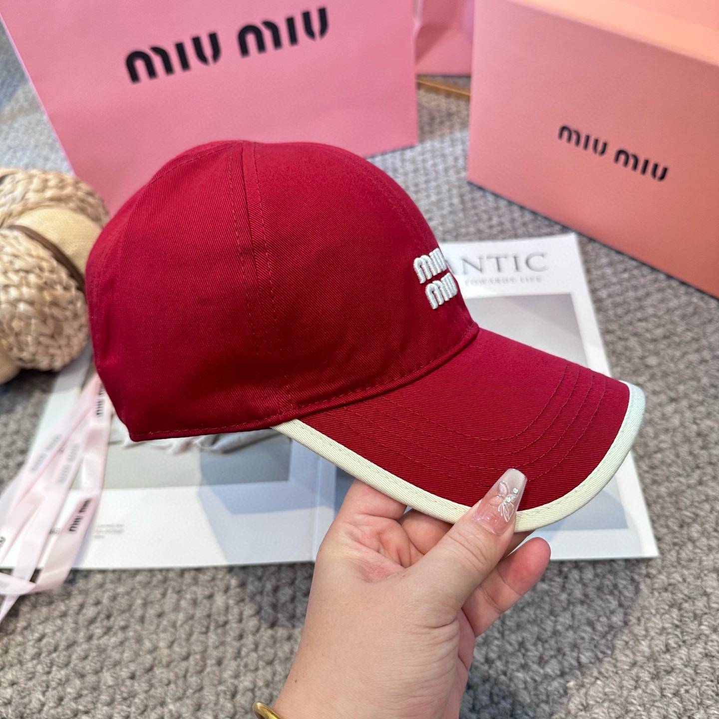   谬谬miumiu 原单 新款棒球帽，正品开模订制，原版做工细致质量超赞！6色