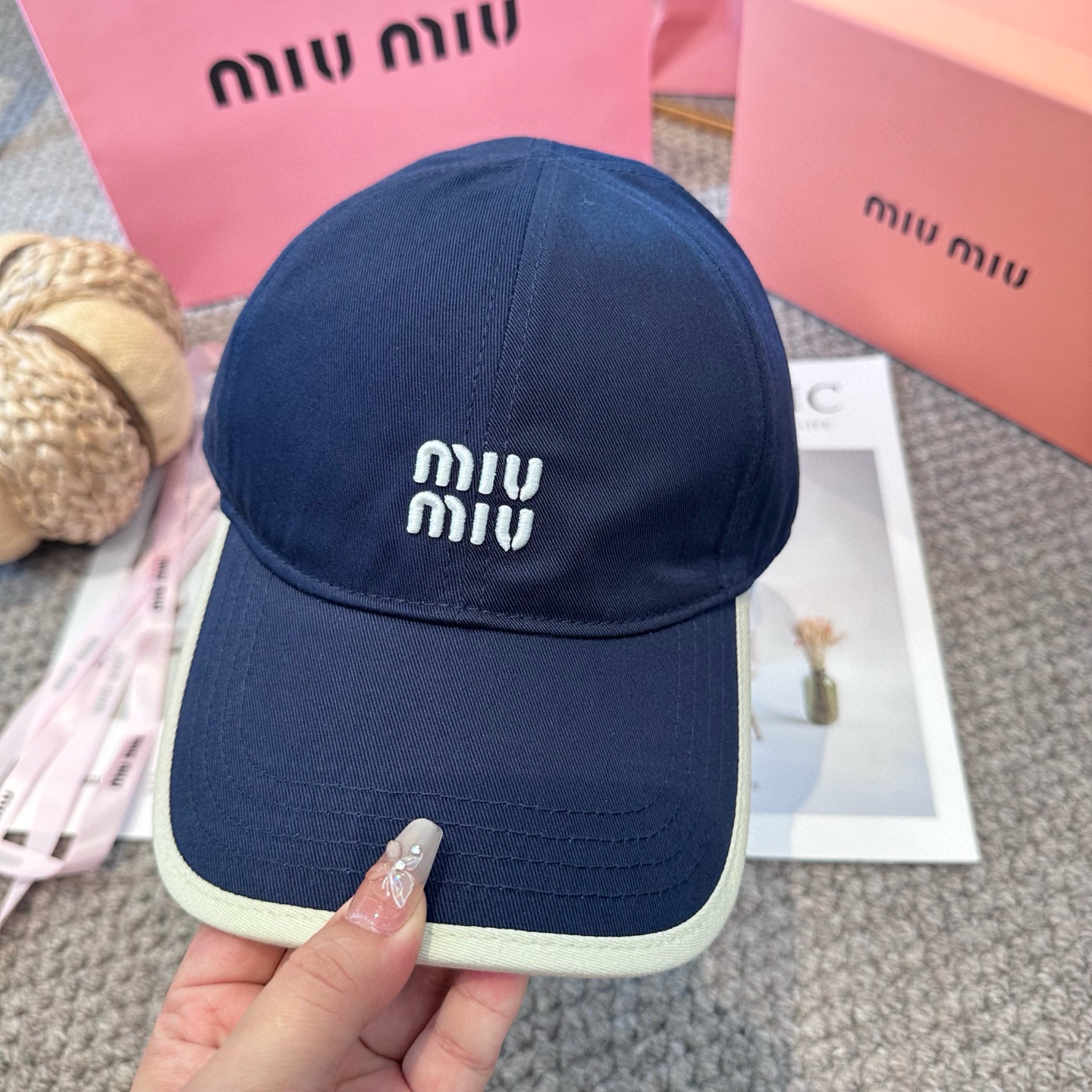   谬谬miumiu 原单 新款棒球帽，正品开模订制，原版做工细致质量超赞！6色