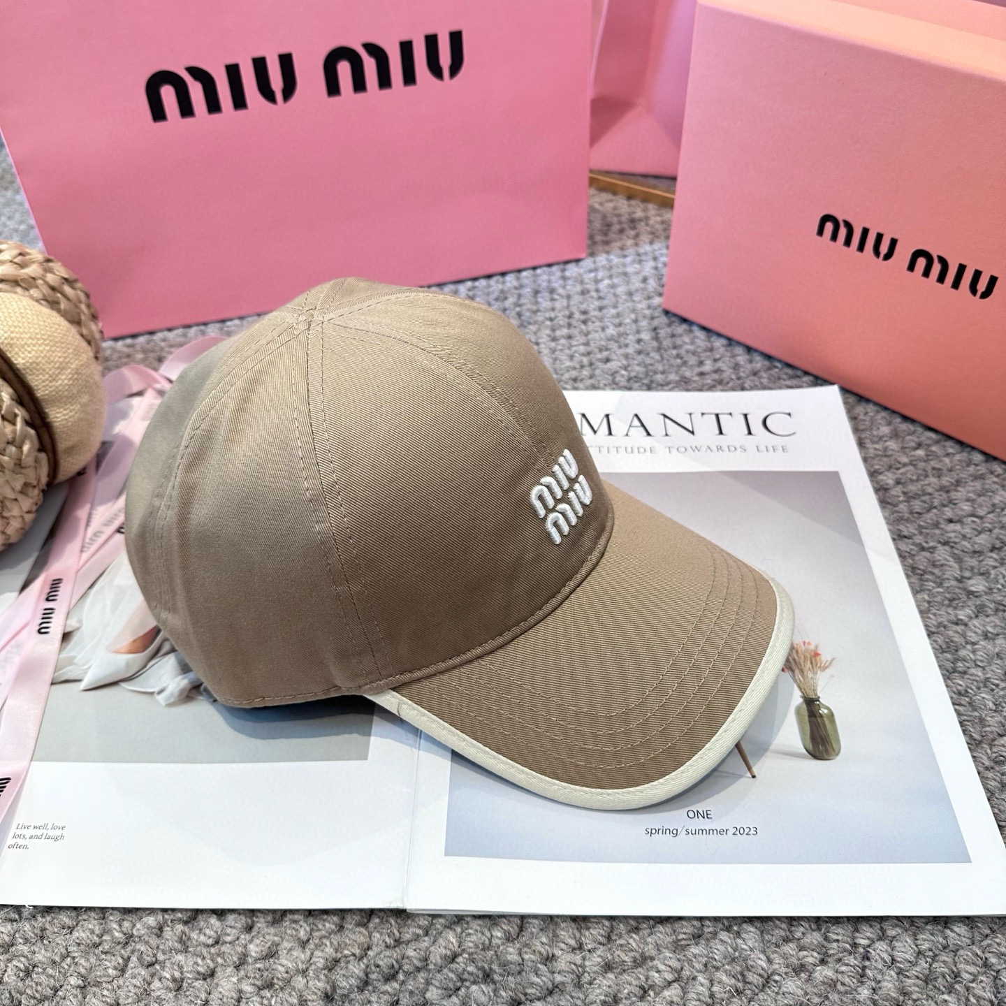   谬谬miumiu 原单 新款棒球帽，正品开模订制，原版做工细致质量超赞！6色