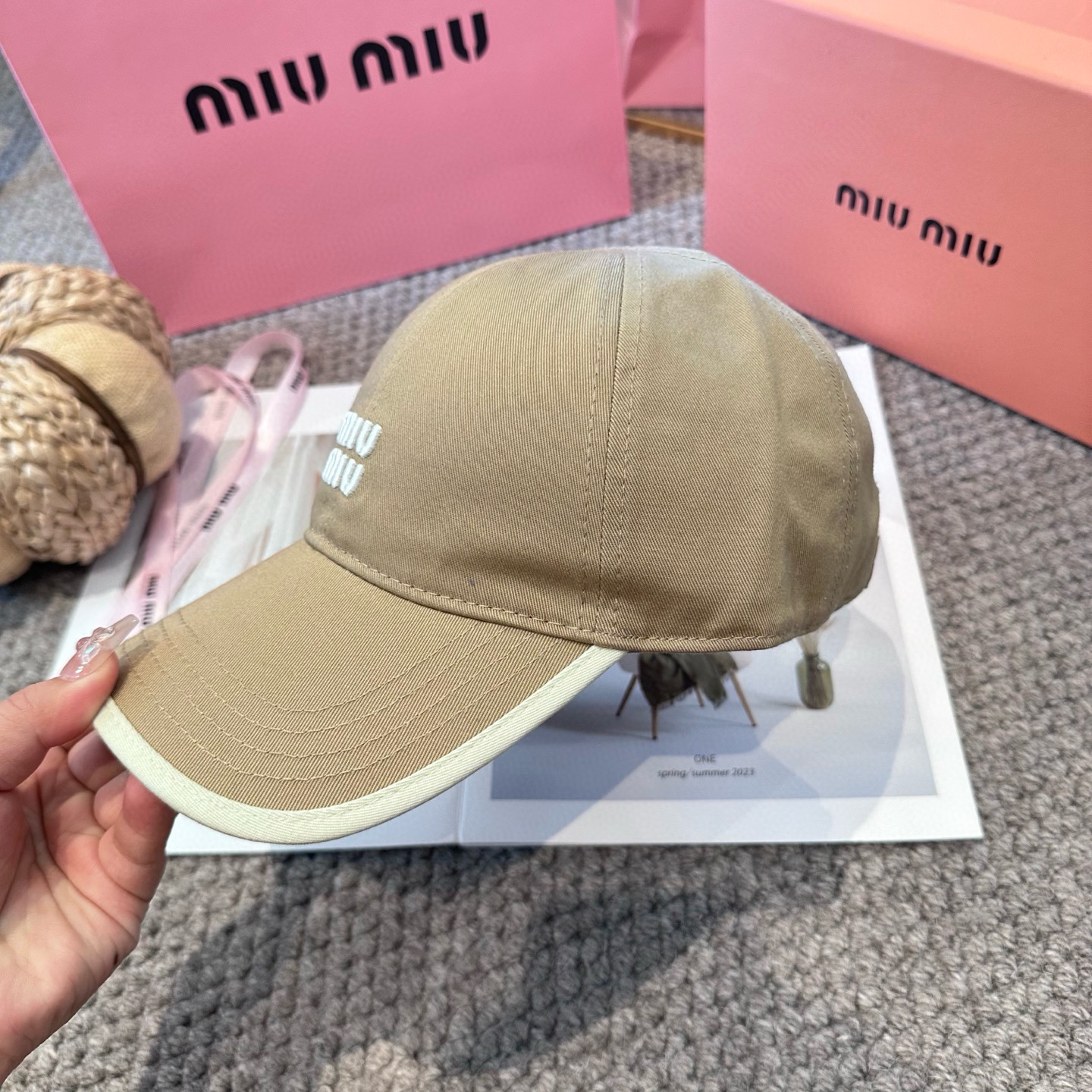   谬谬miumiu 原单 新款棒球帽，正品开模订制，原版做工细致质量超赞！6色