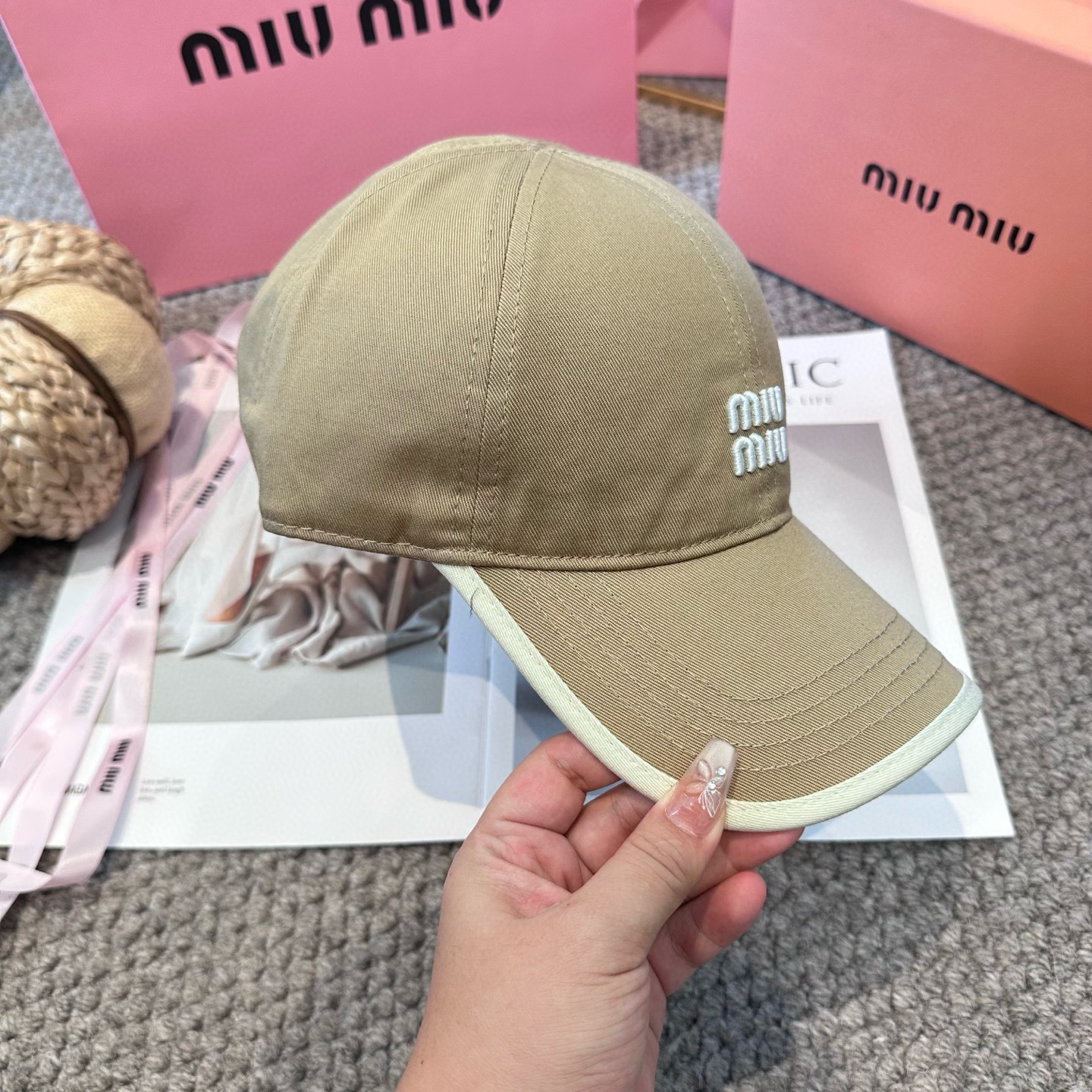   谬谬miumiu 原单 新款棒球帽，正品开模订制，原版做工细致质量超赞！6色