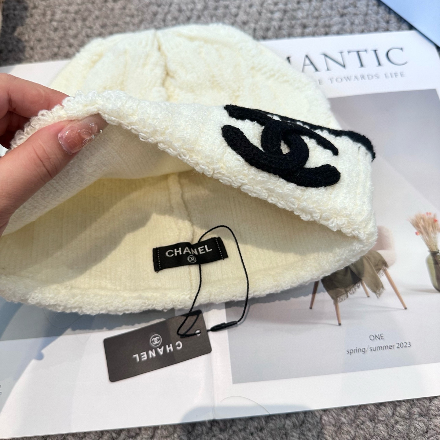 Chanel官网品质香奈儿秋冬网红时尚博主推荐款毛线帽，小红书爆款，手感超柔软舒适的针织线帽，弹性极佳！