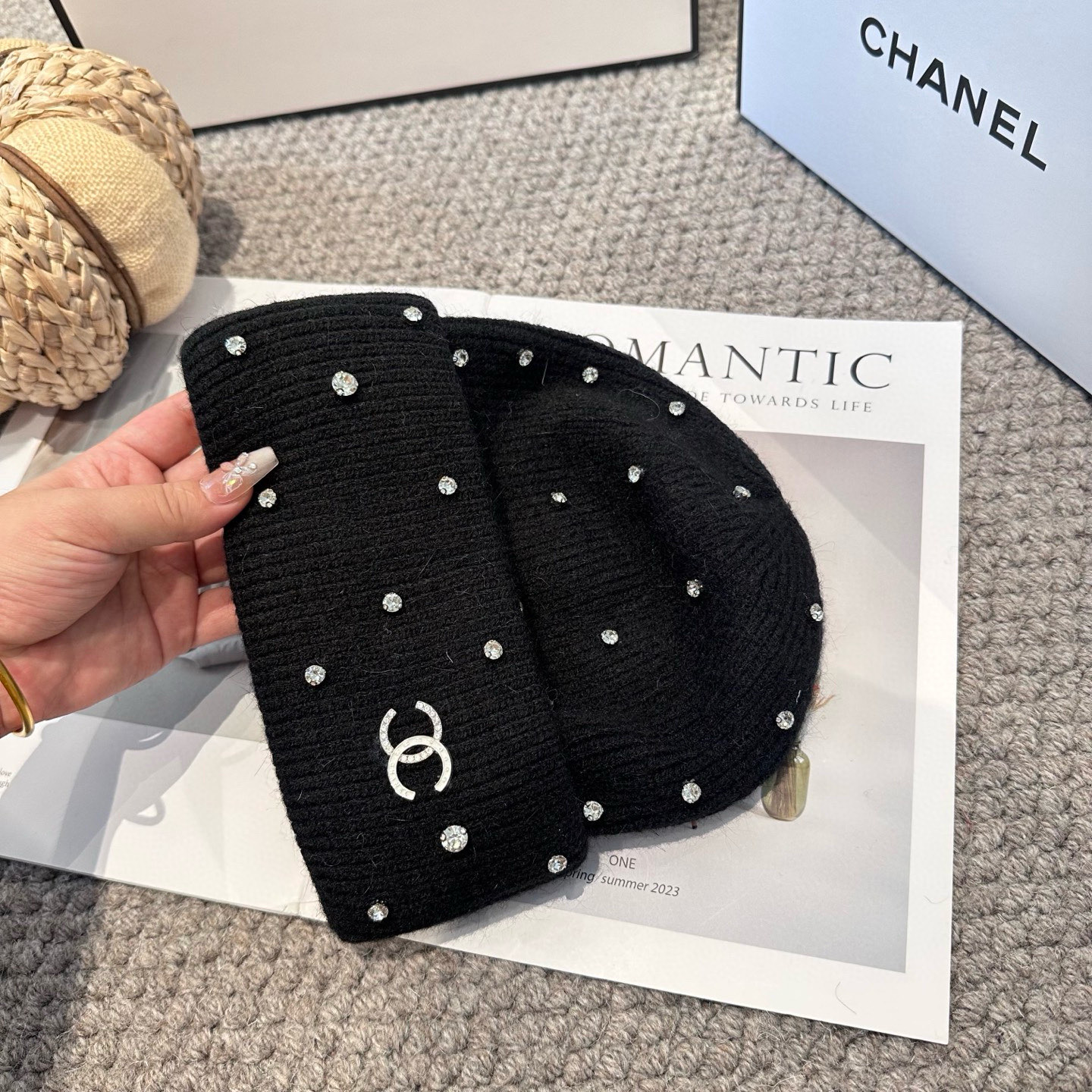  Chanel官网品质香奈儿秋冬网红时尚博主推荐款毛线帽，小红书爆款，手感超柔软舒适的针织线帽，弹性极佳