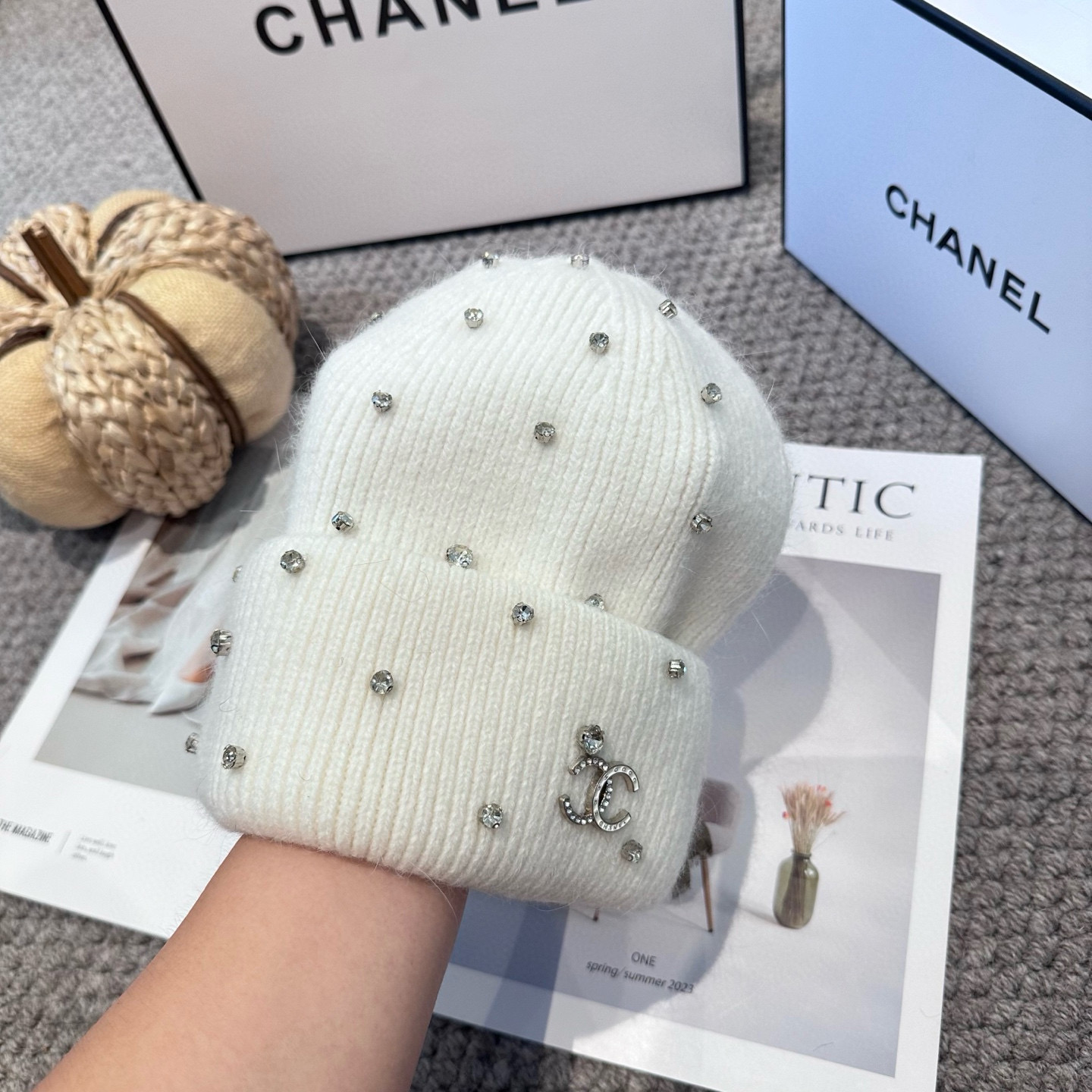  Chanel官网品质香奈儿秋冬网红时尚博主推荐款毛线帽，小红书爆款，手感超柔软舒适的针织线帽，弹性极佳